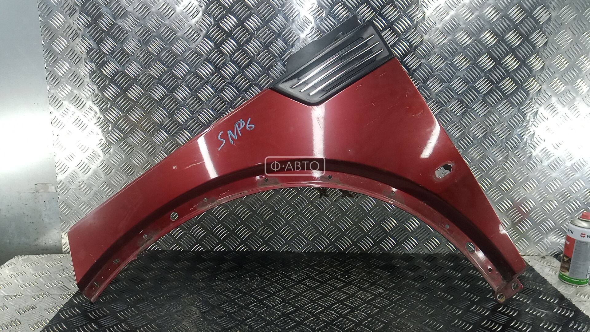 Крыло переднее левое