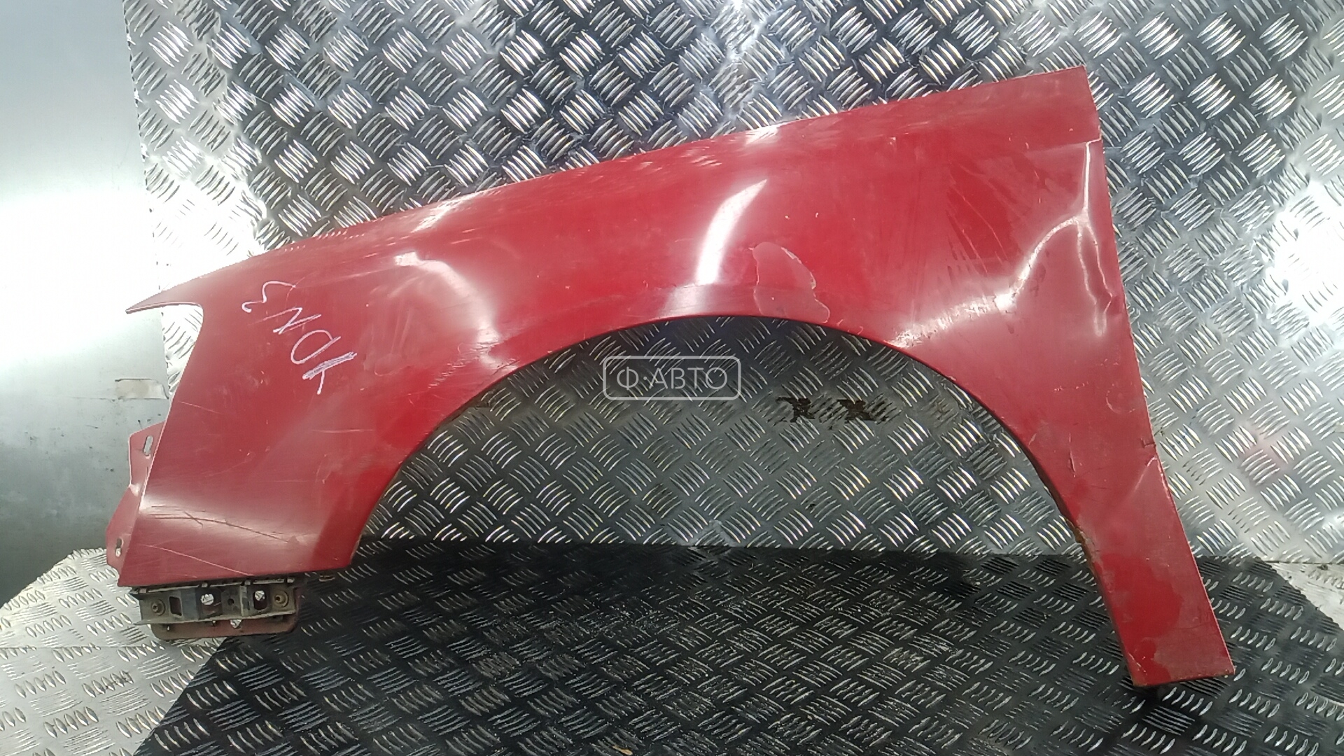 Крыло переднее левое