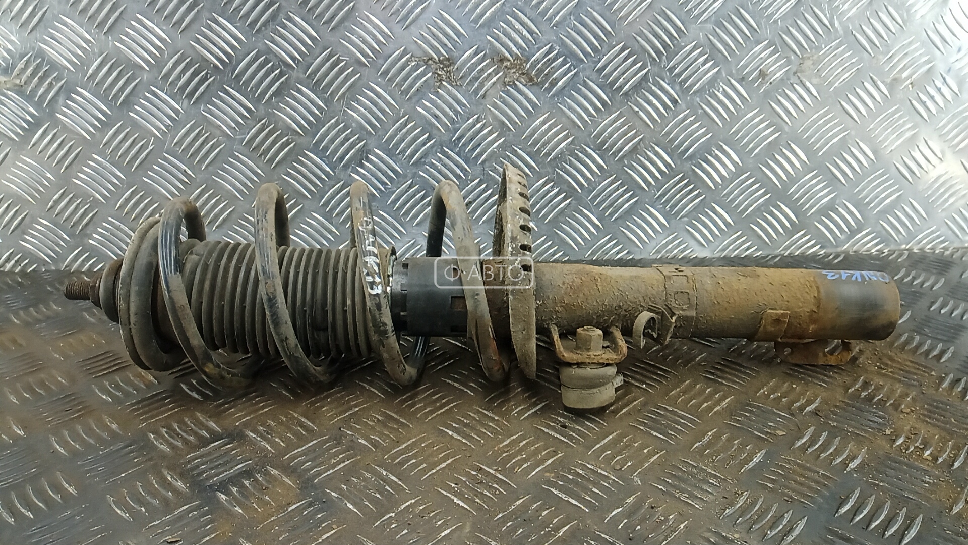 Стойка передняя левая