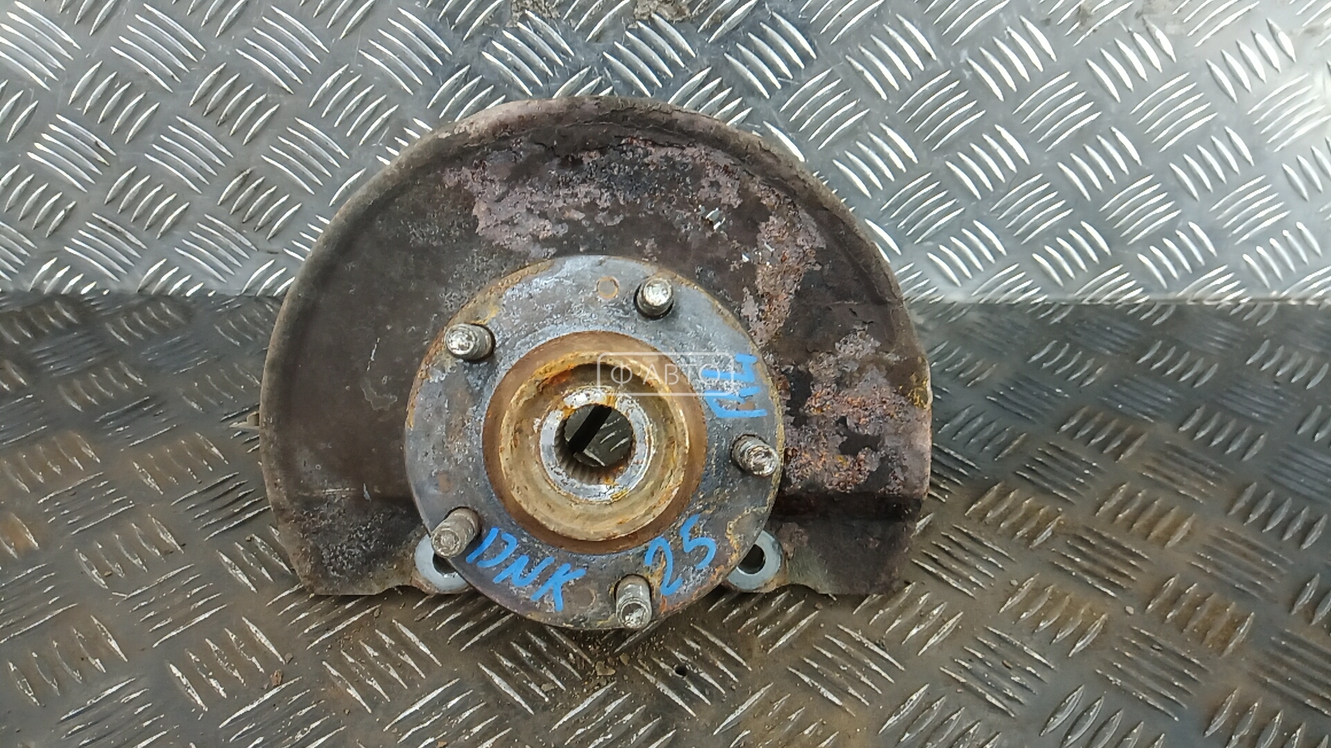 Ступица передняя левая