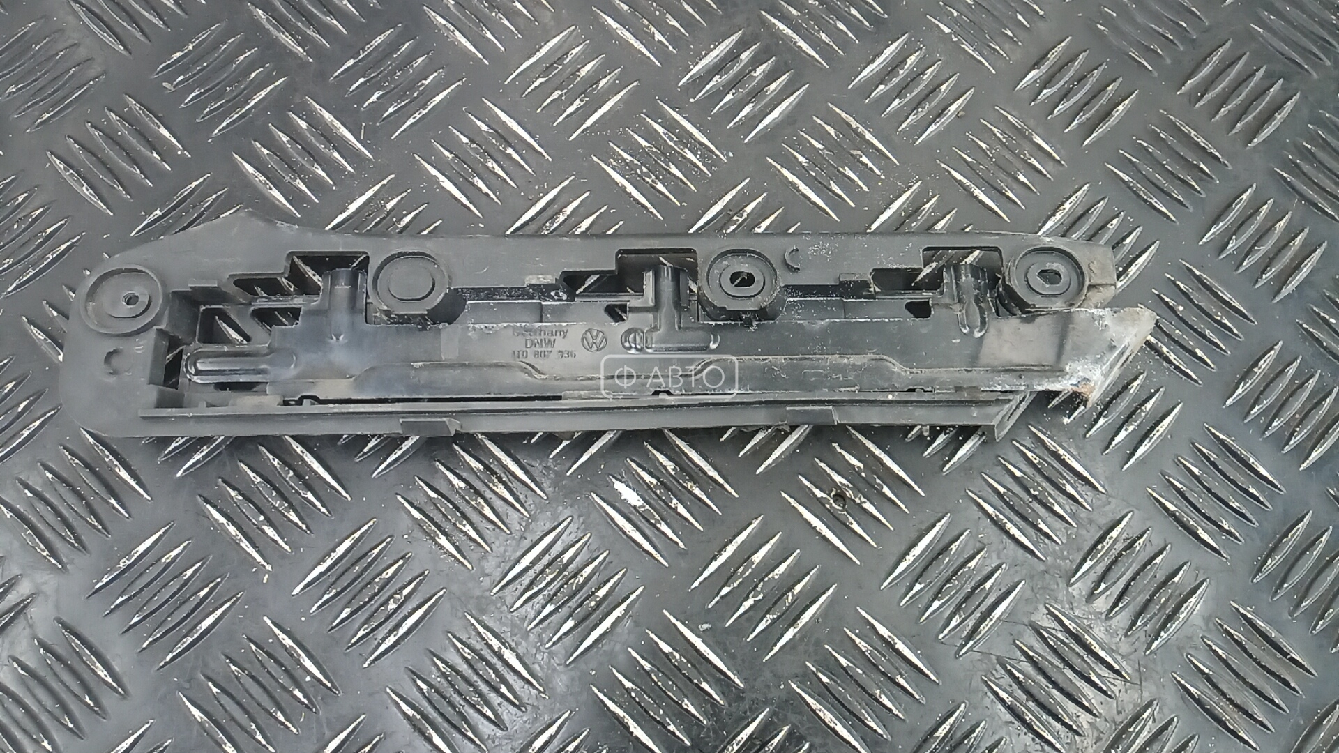 Крепление бампера переднее