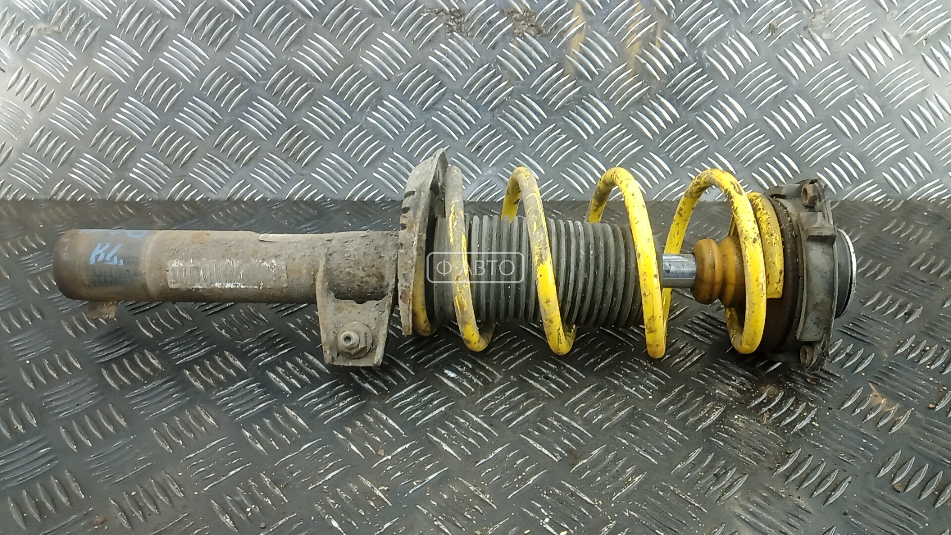 Стойка передняя левая