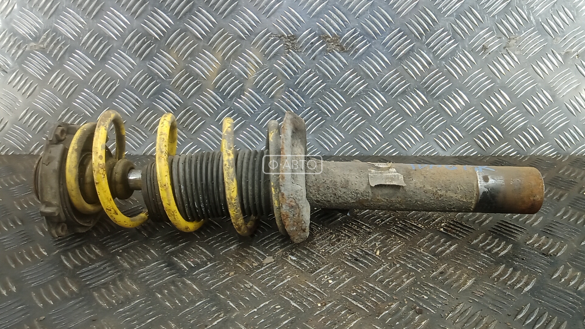 Стойка передняя правая