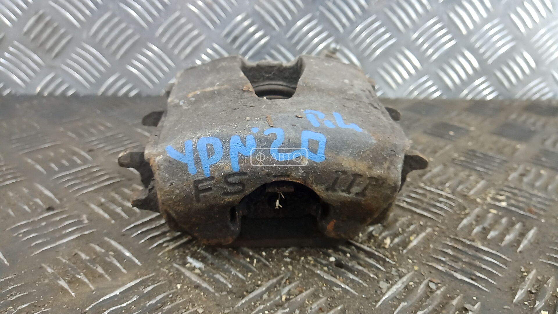 Суппорт тормозной передний левый