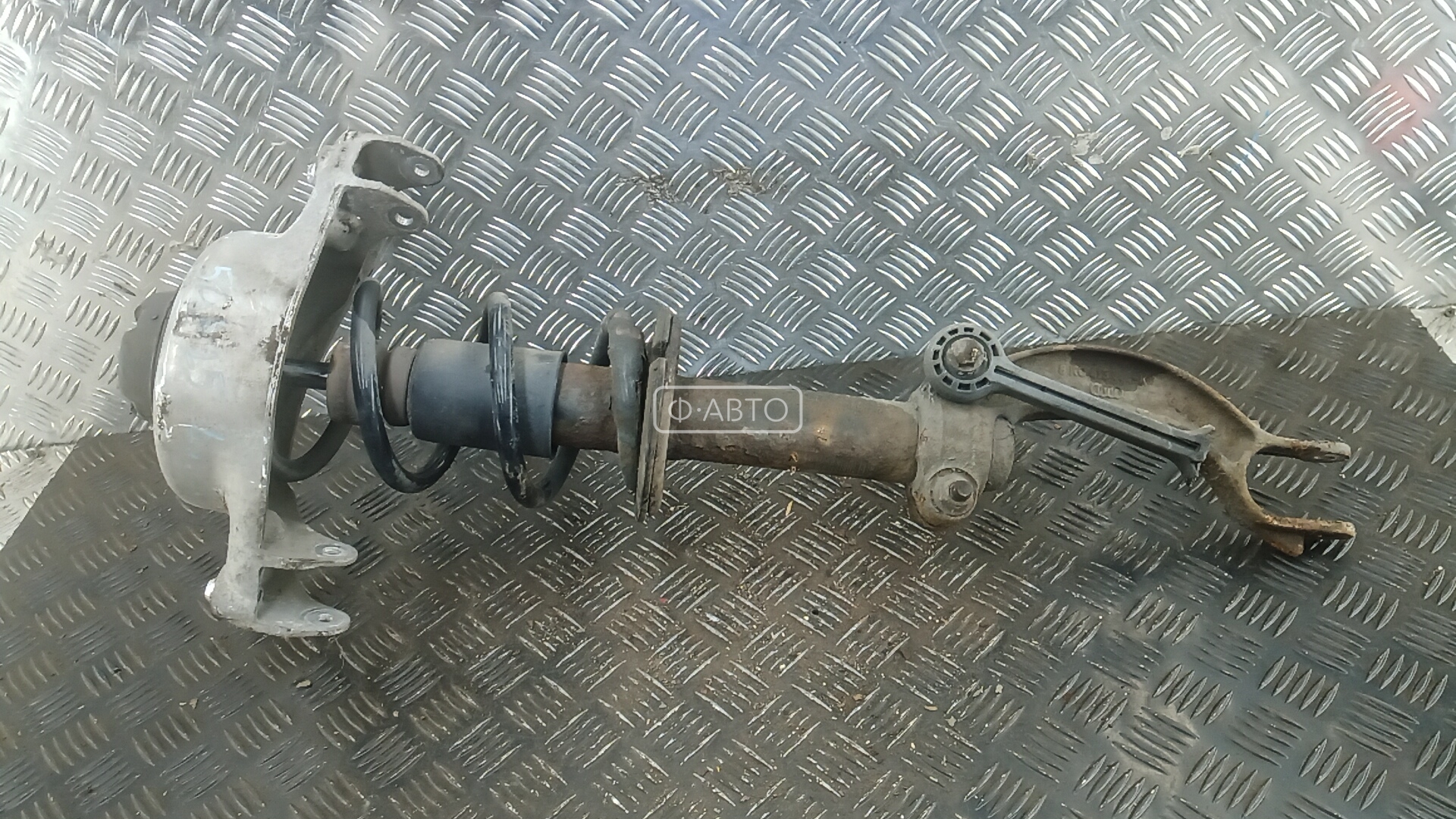 Стойка передняя левая