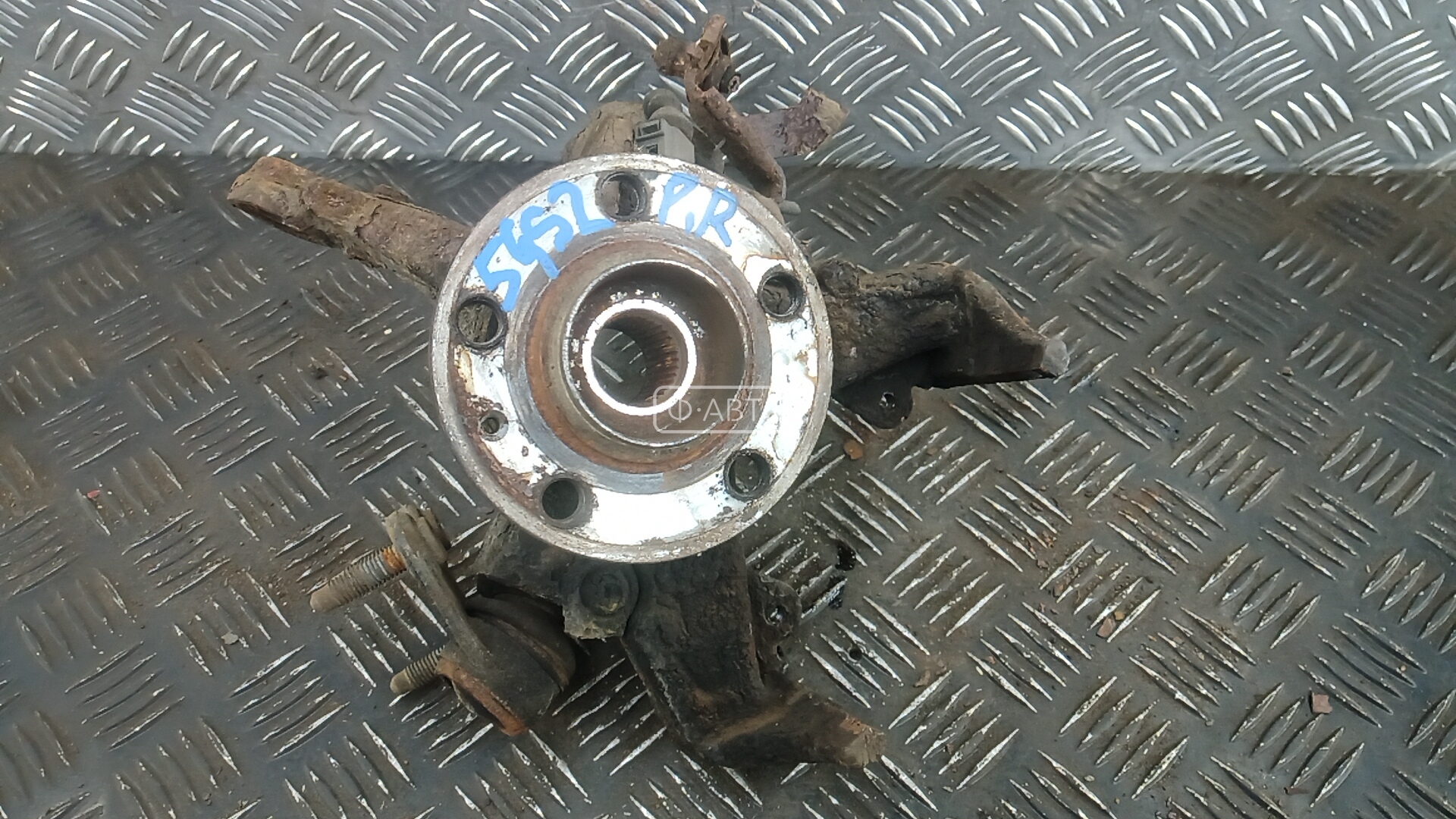 Ступица передняя правая