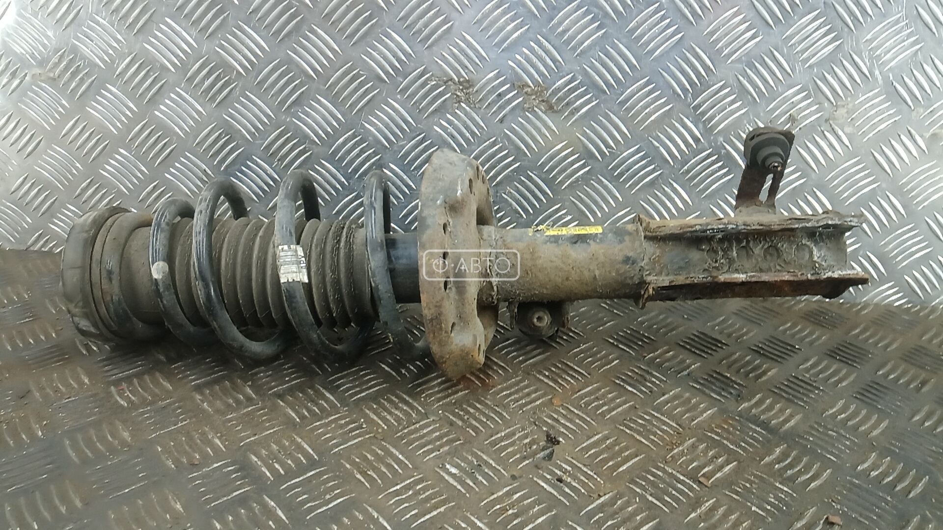 Стойка передняя правая