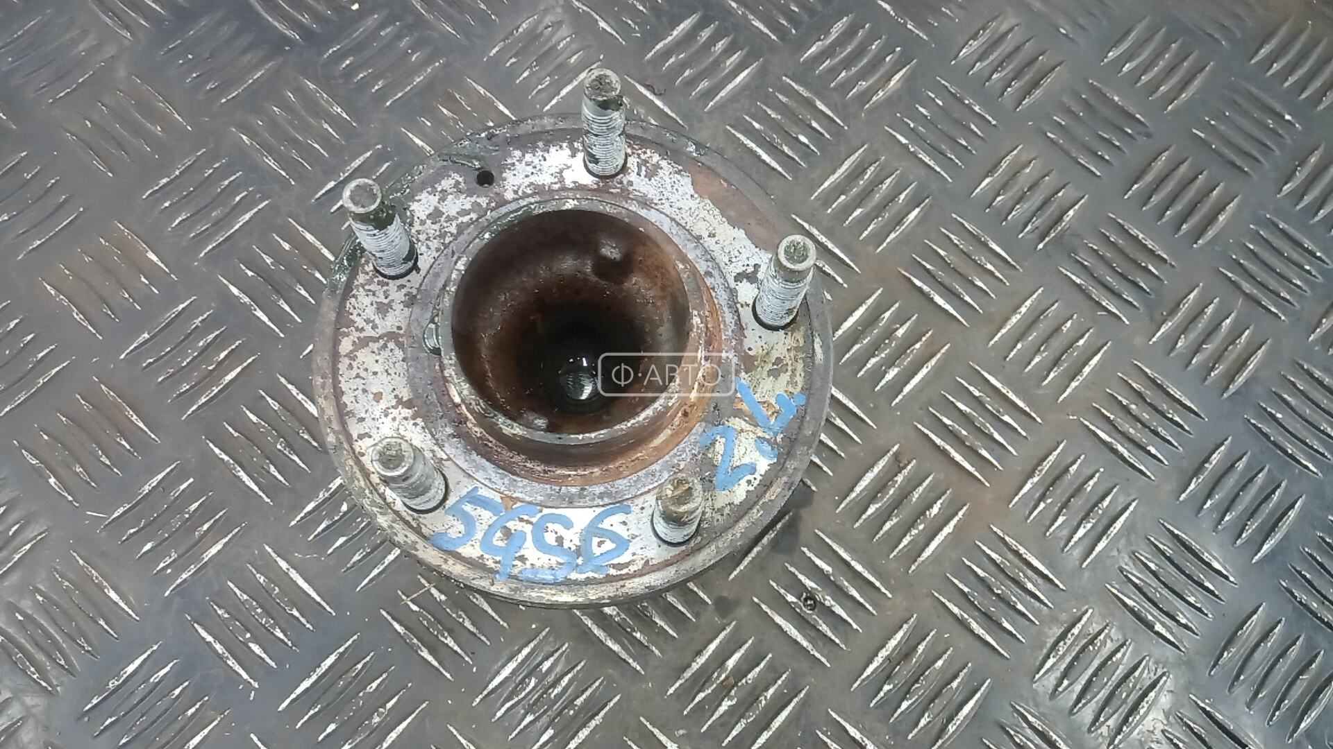 Ступица задняя левая