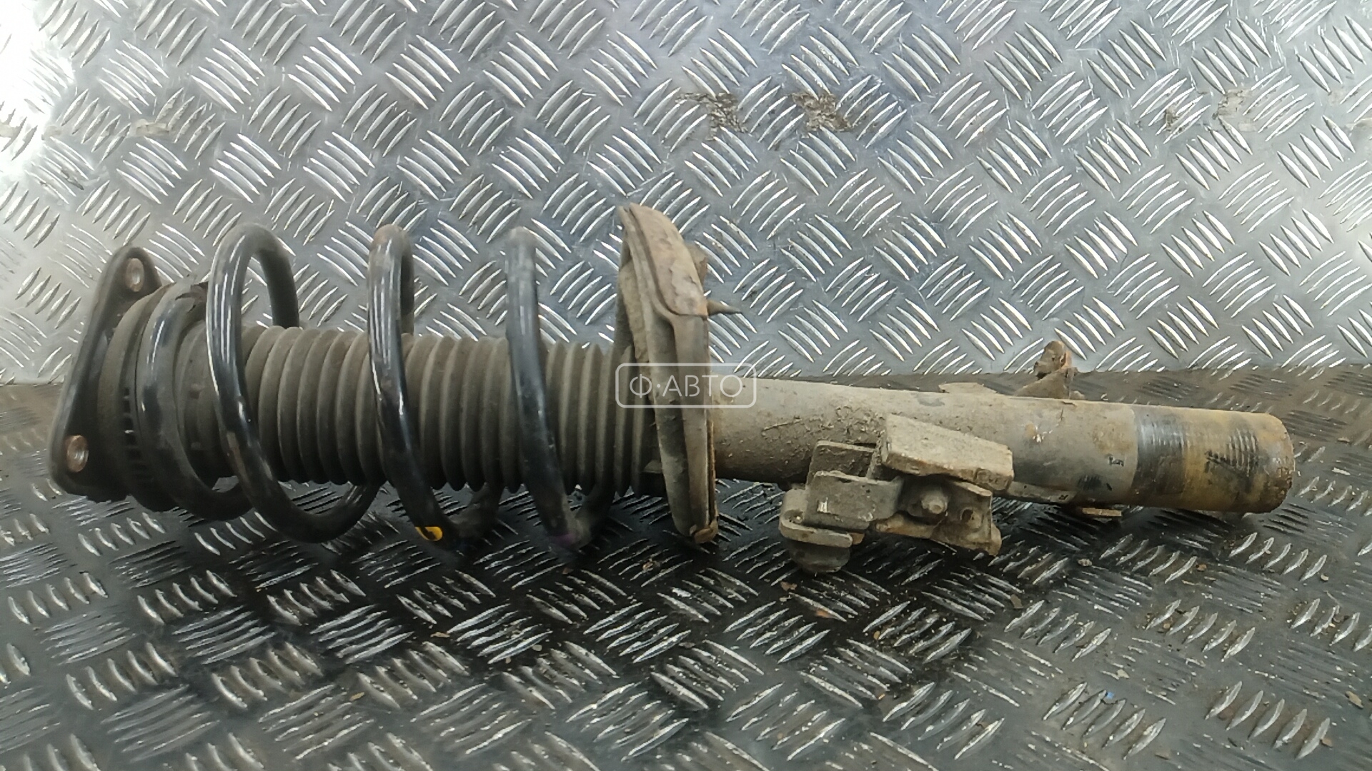 Стойка передняя правая