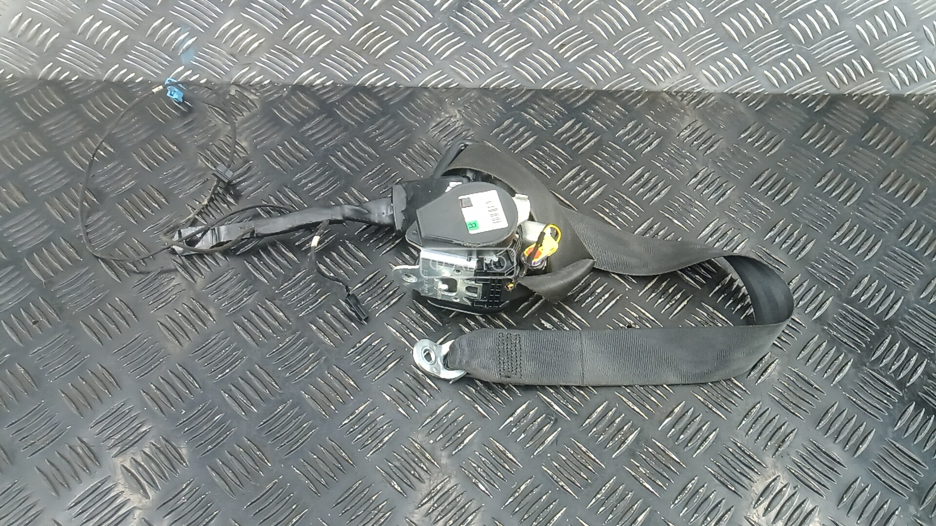 Ремень безопасности с пиропатроном сиденья переднего