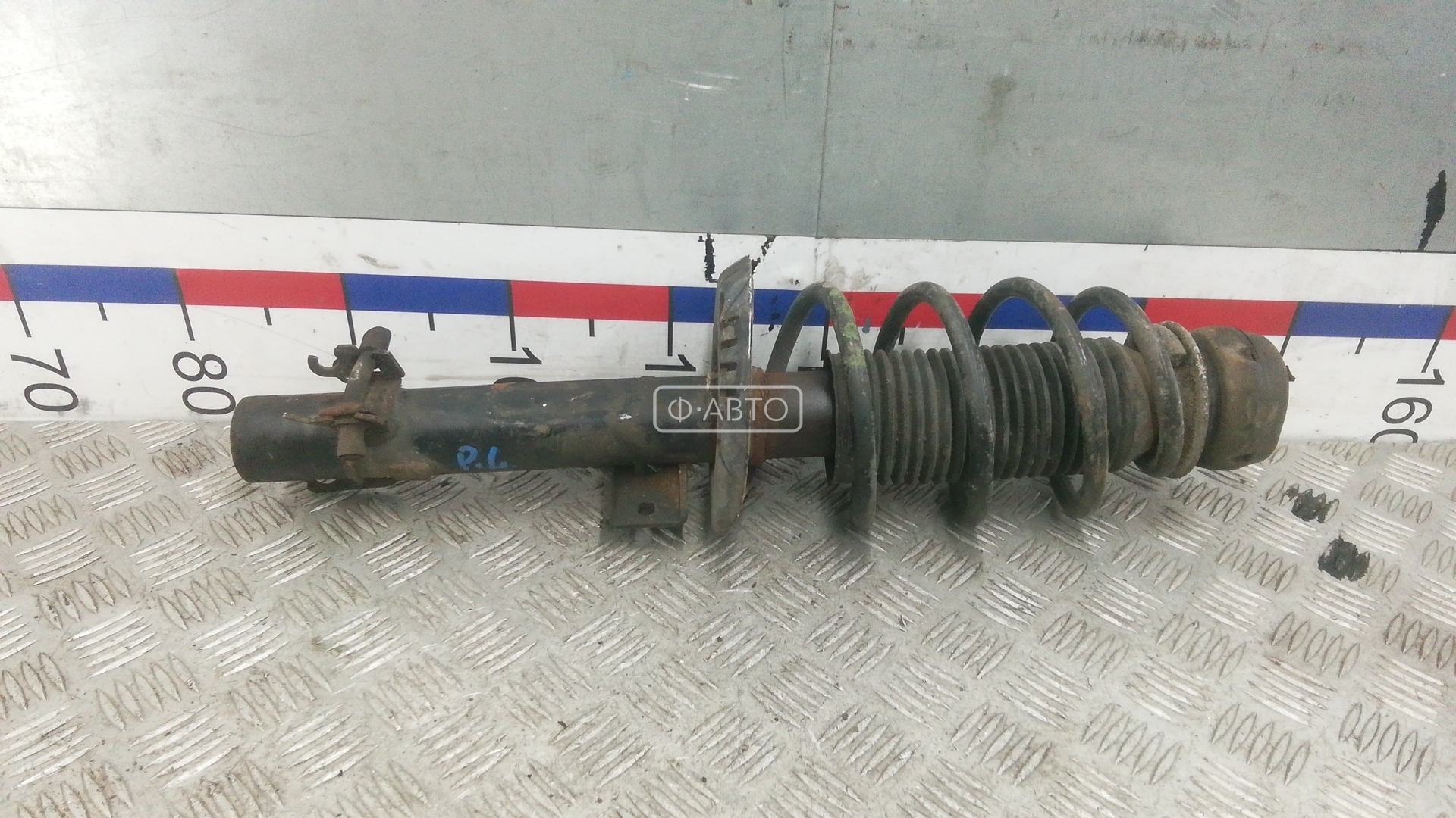 Стойка передняя левая