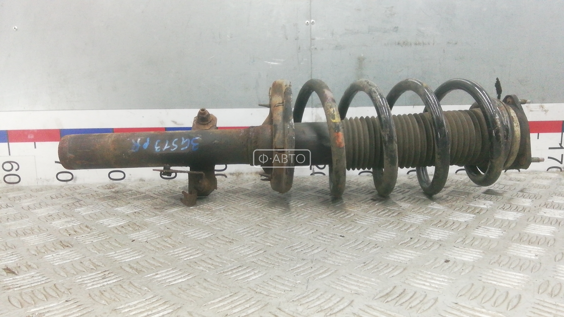 Стойка передняя правая