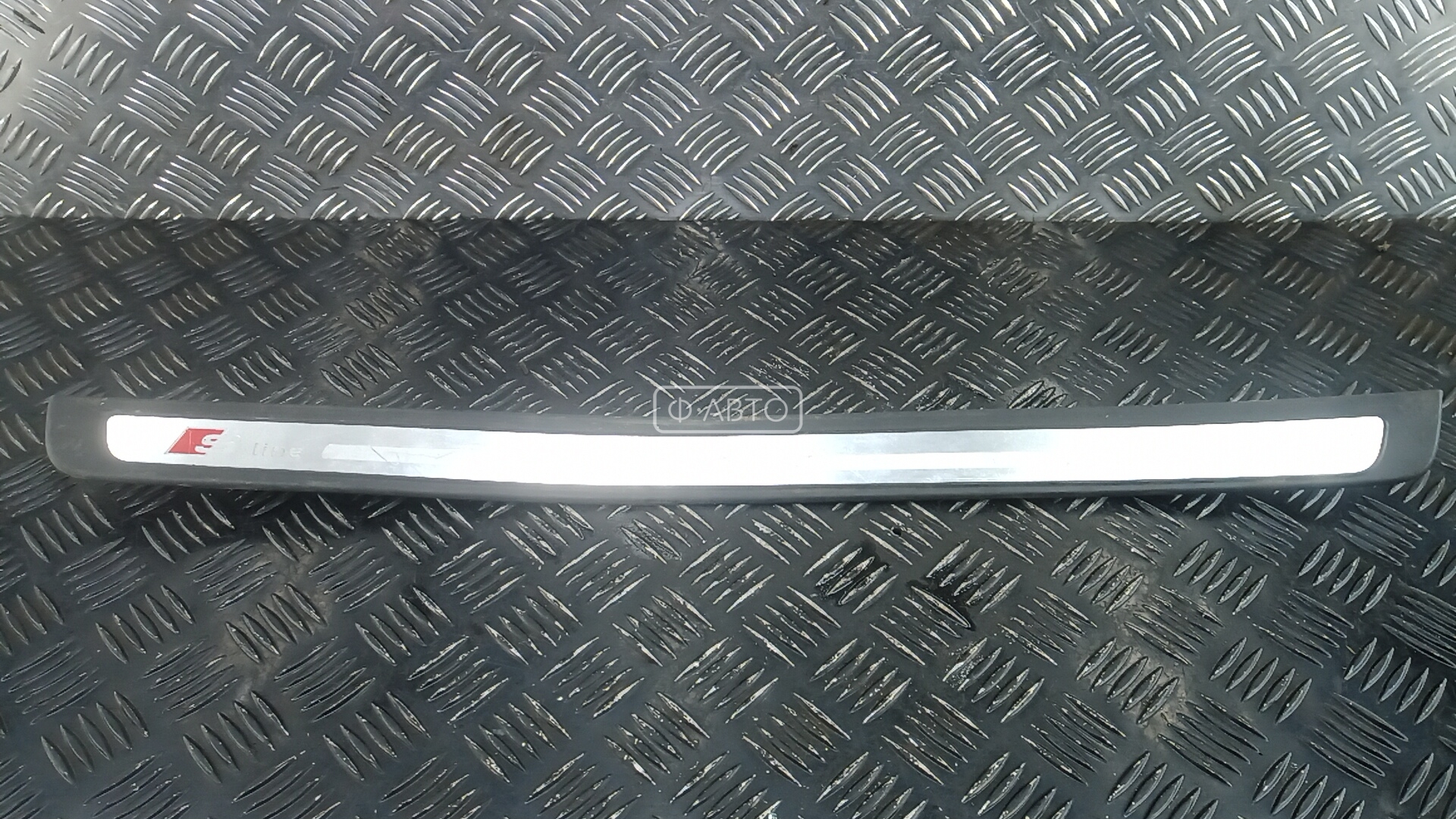 Накладка порога внутренняя правая