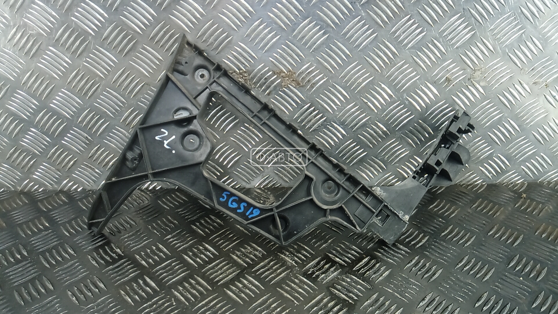 Крепление бампера заднее