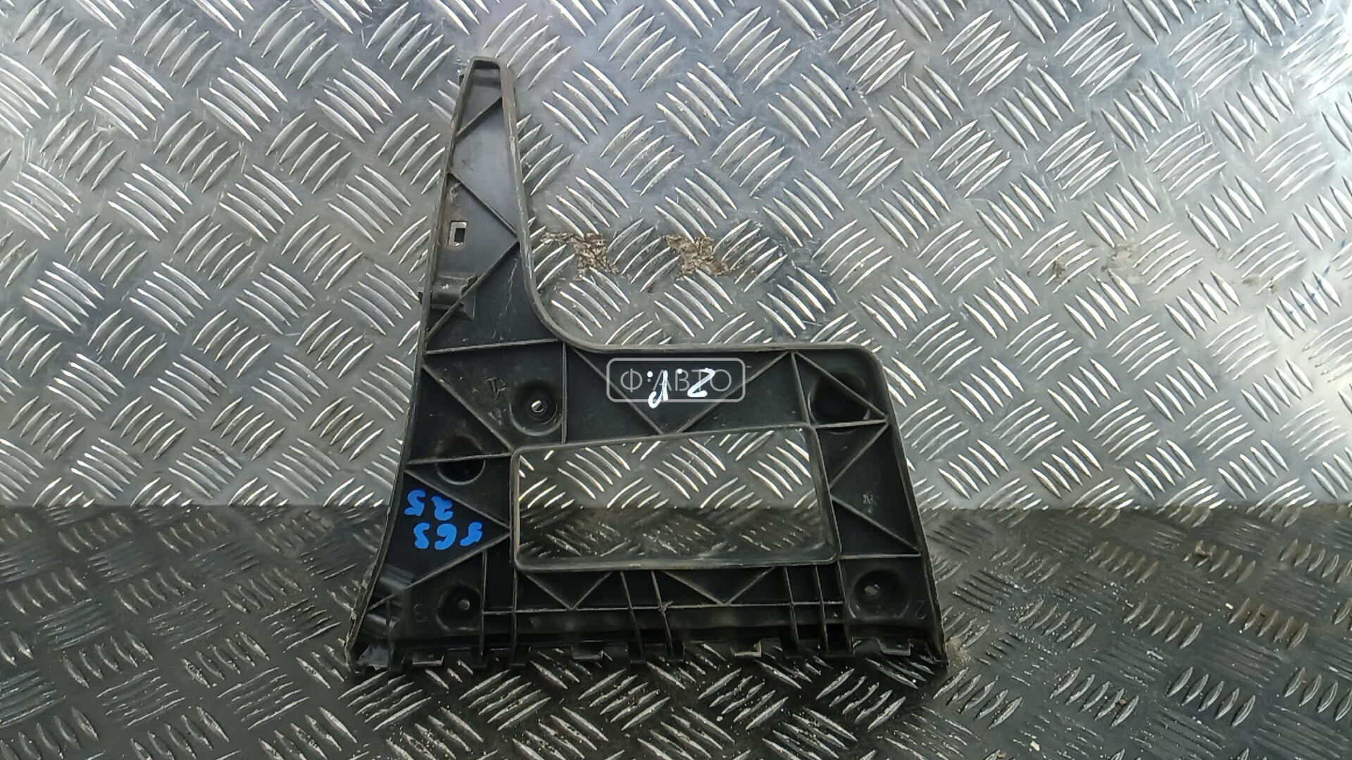 Крепление бампера заднее