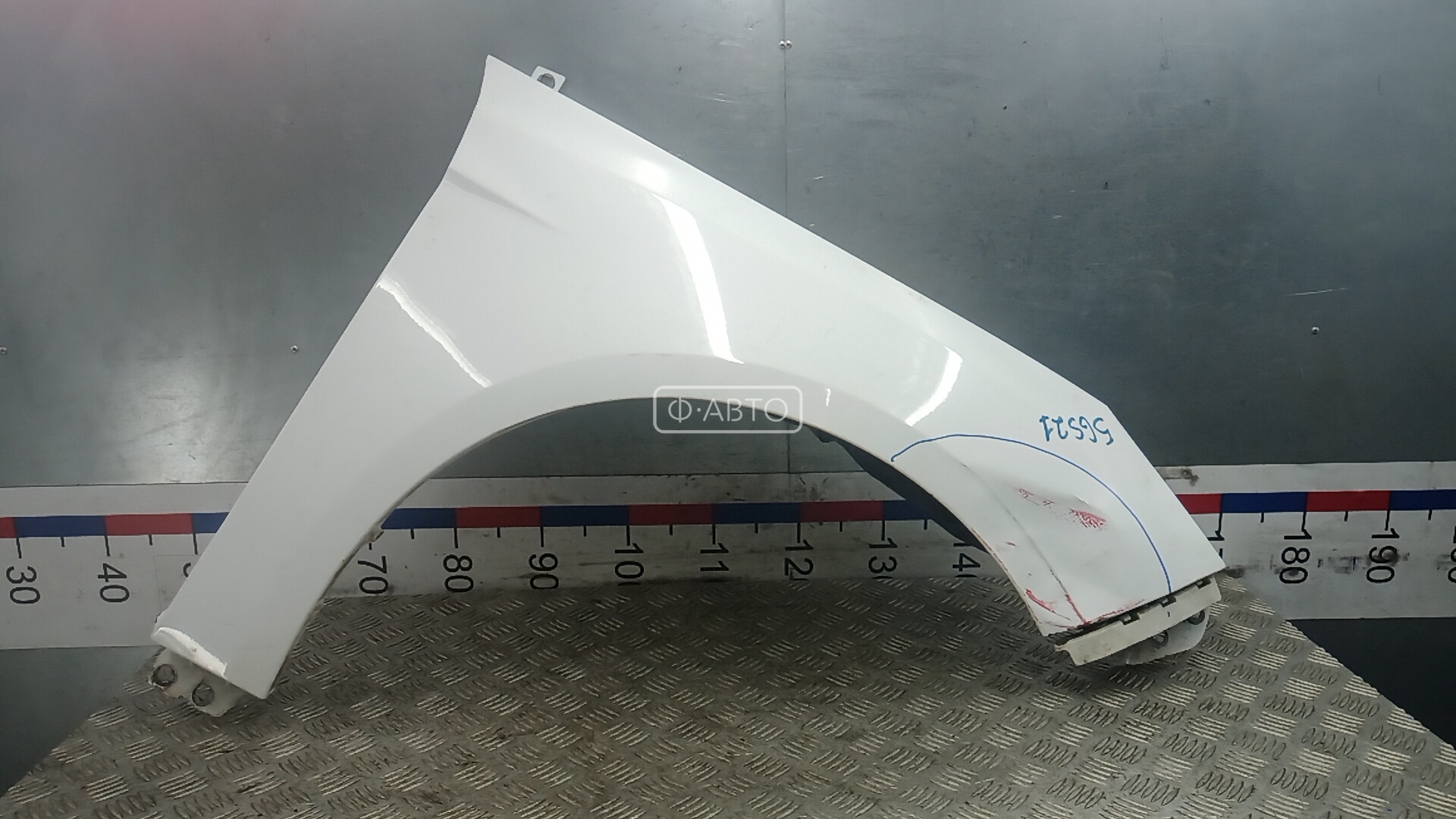 Крыло переднее правое