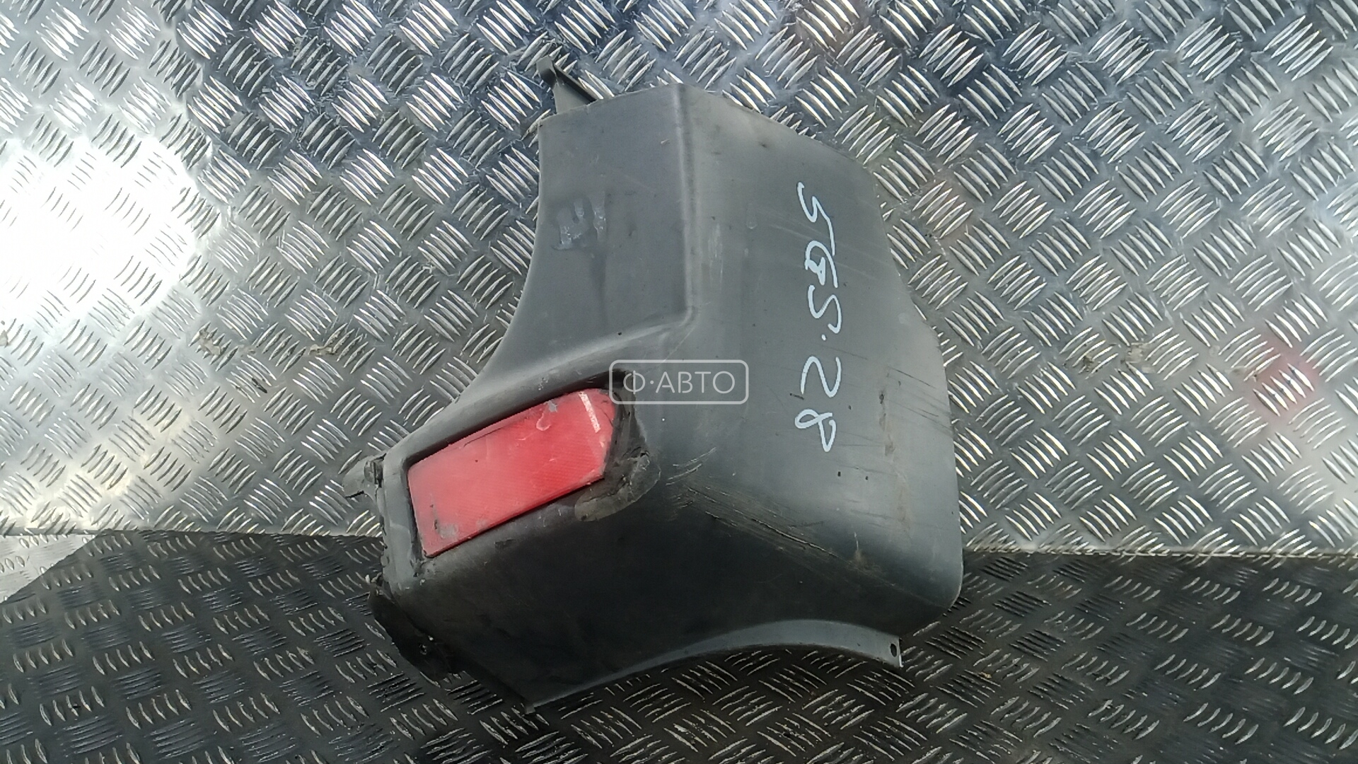 Клык бампера задний правый
