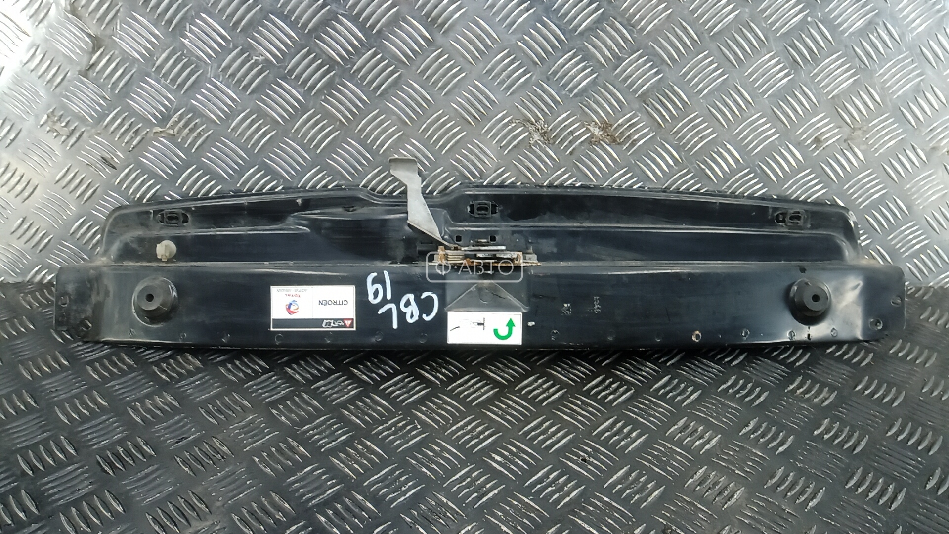 Рамка капота