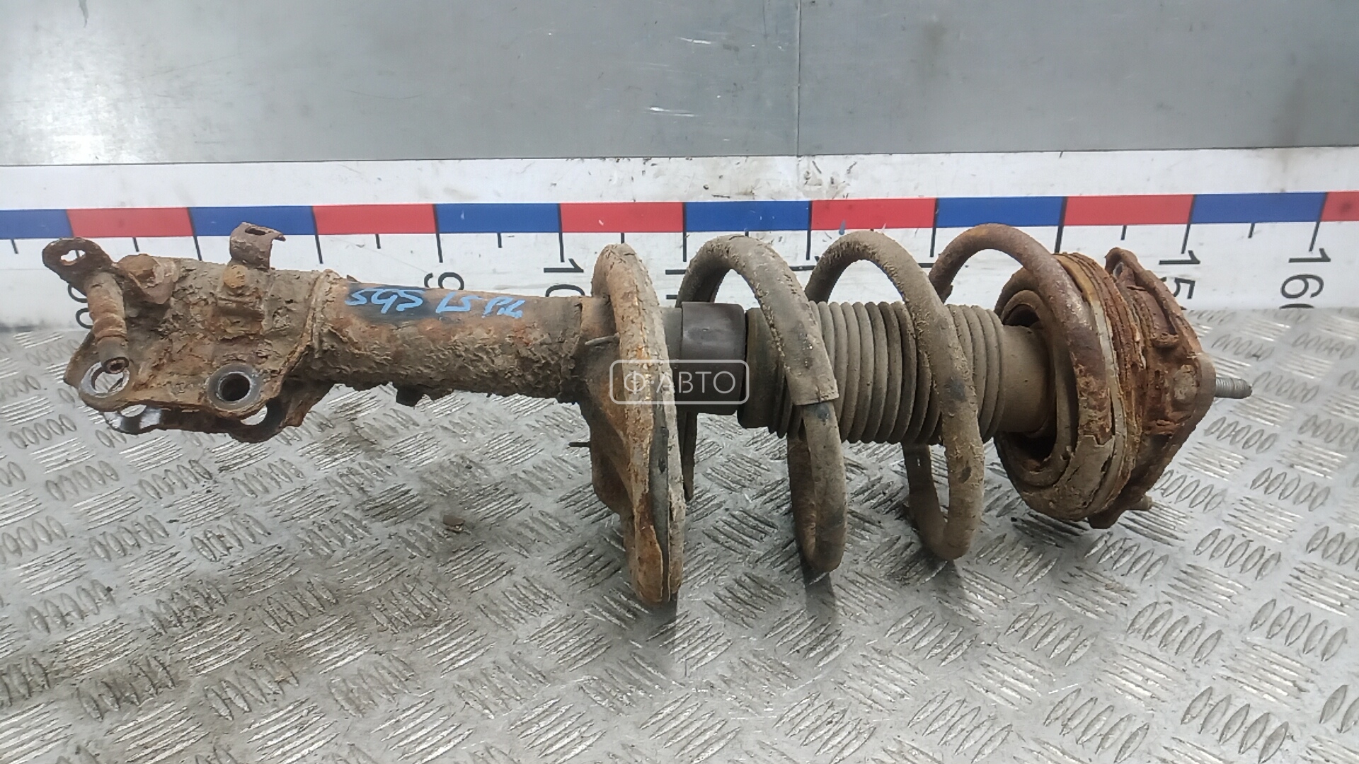 Стойка передняя левая