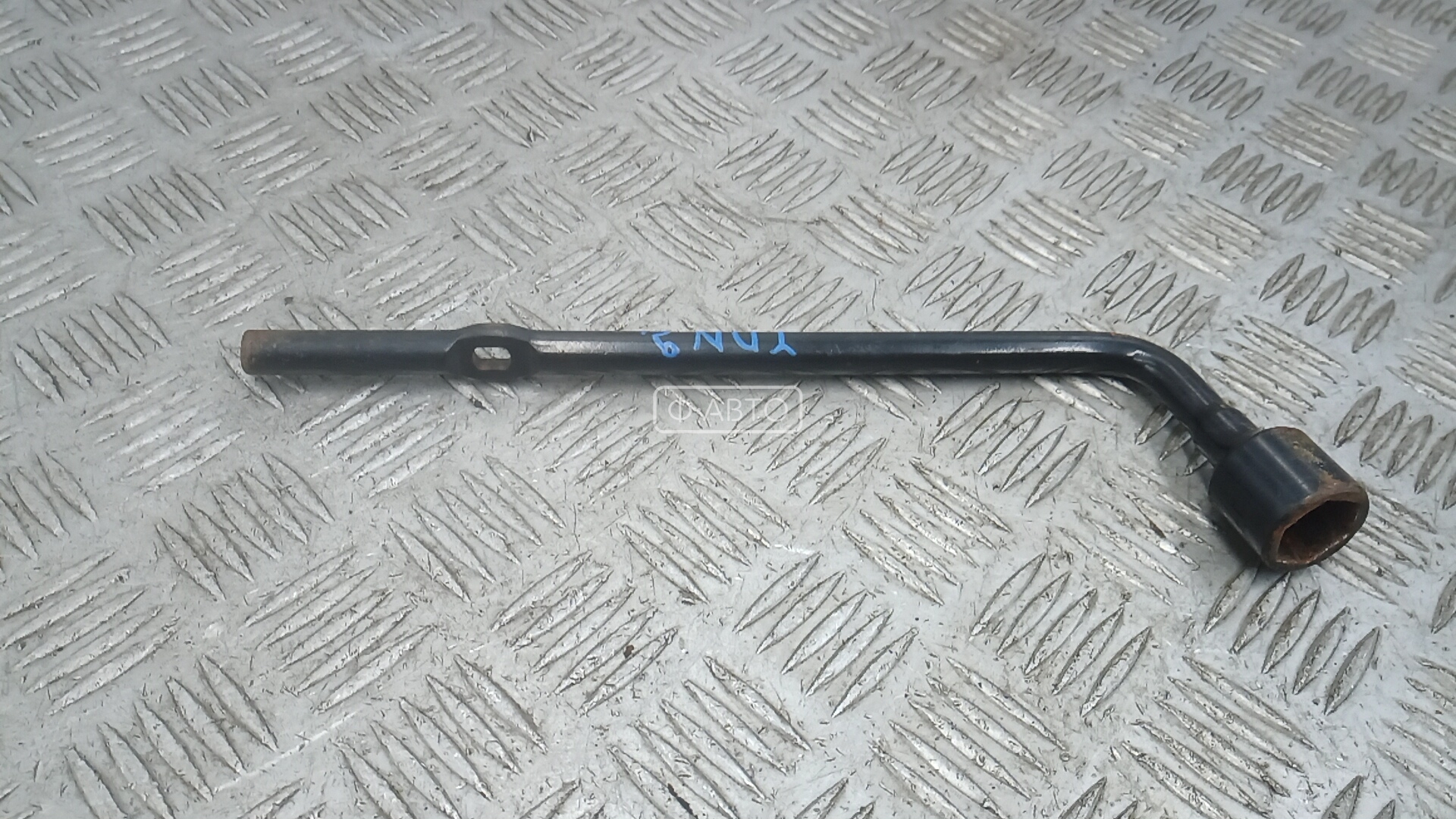 Ключ колесный