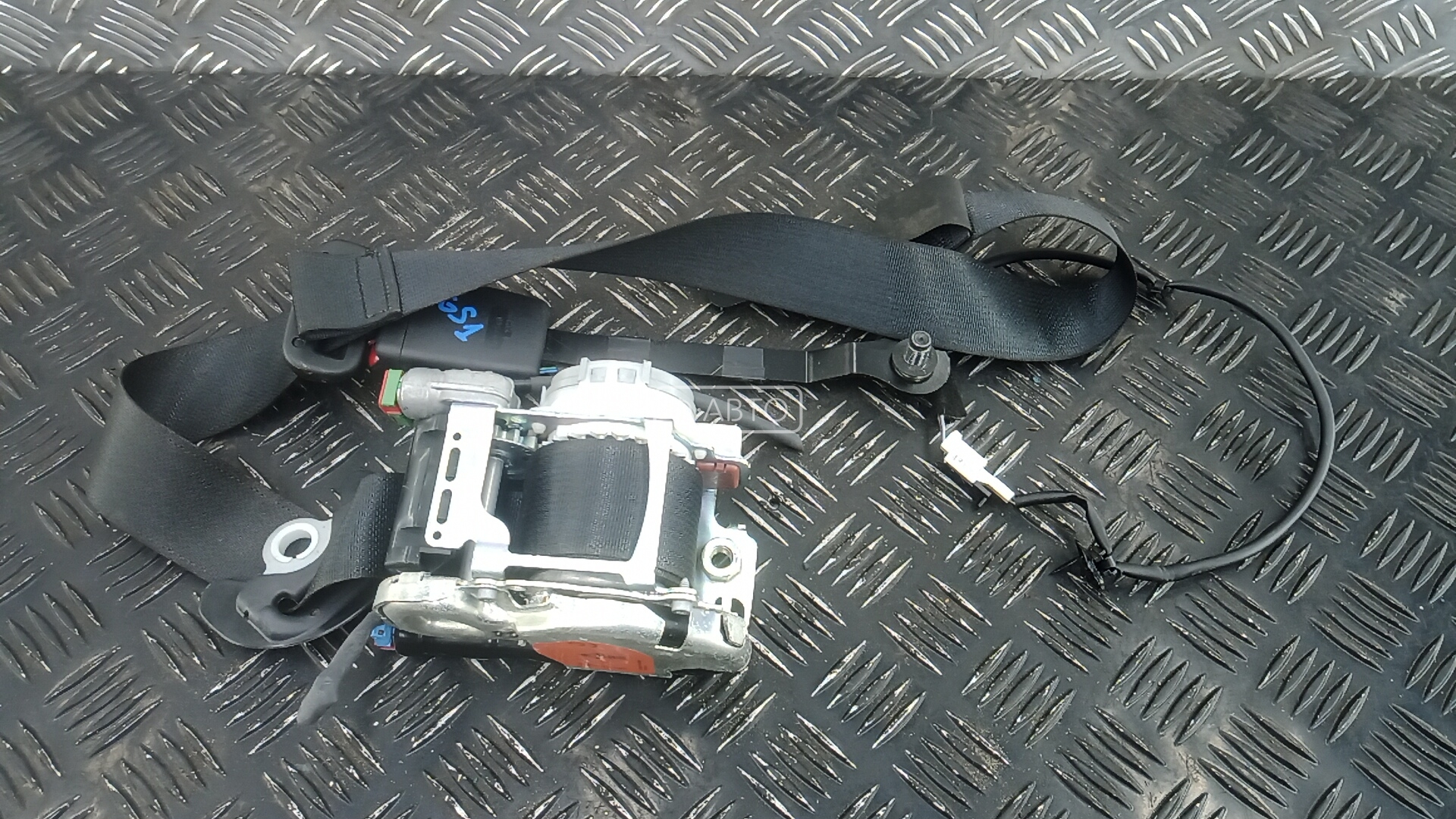 Ремень безопасности с пиропатроном сиденья переднего