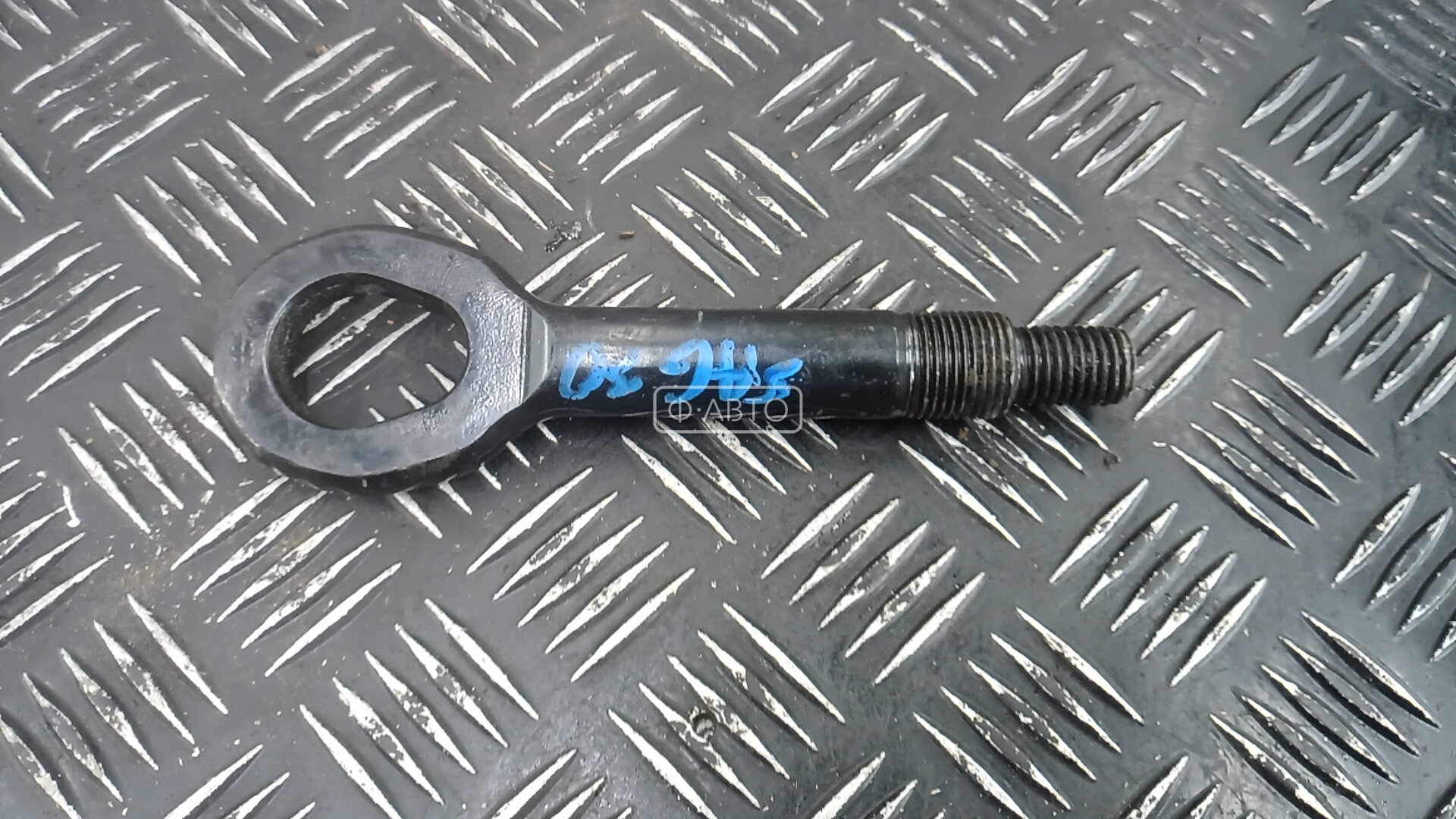 Крюк буксировочный