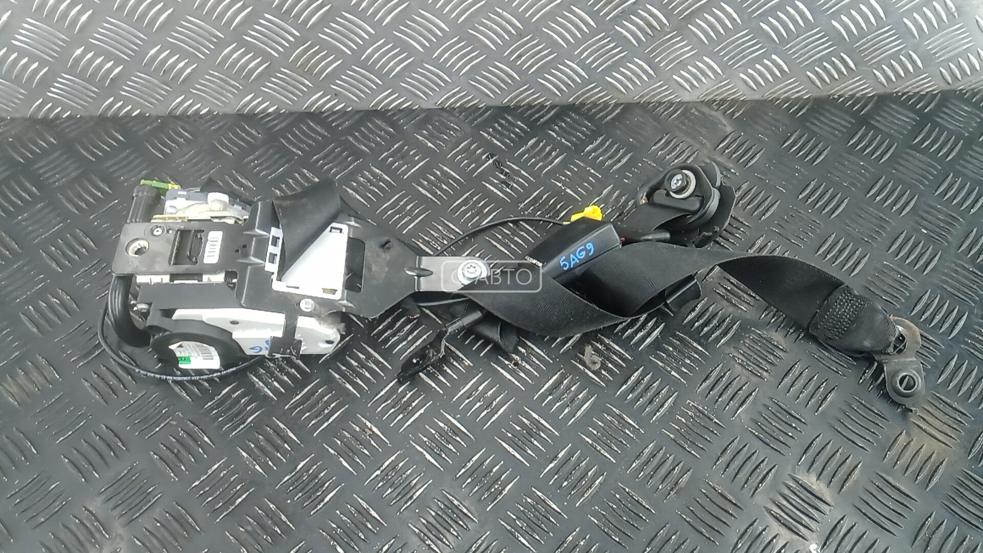 Ремень безопасности с пиропатроном сиденья переднего