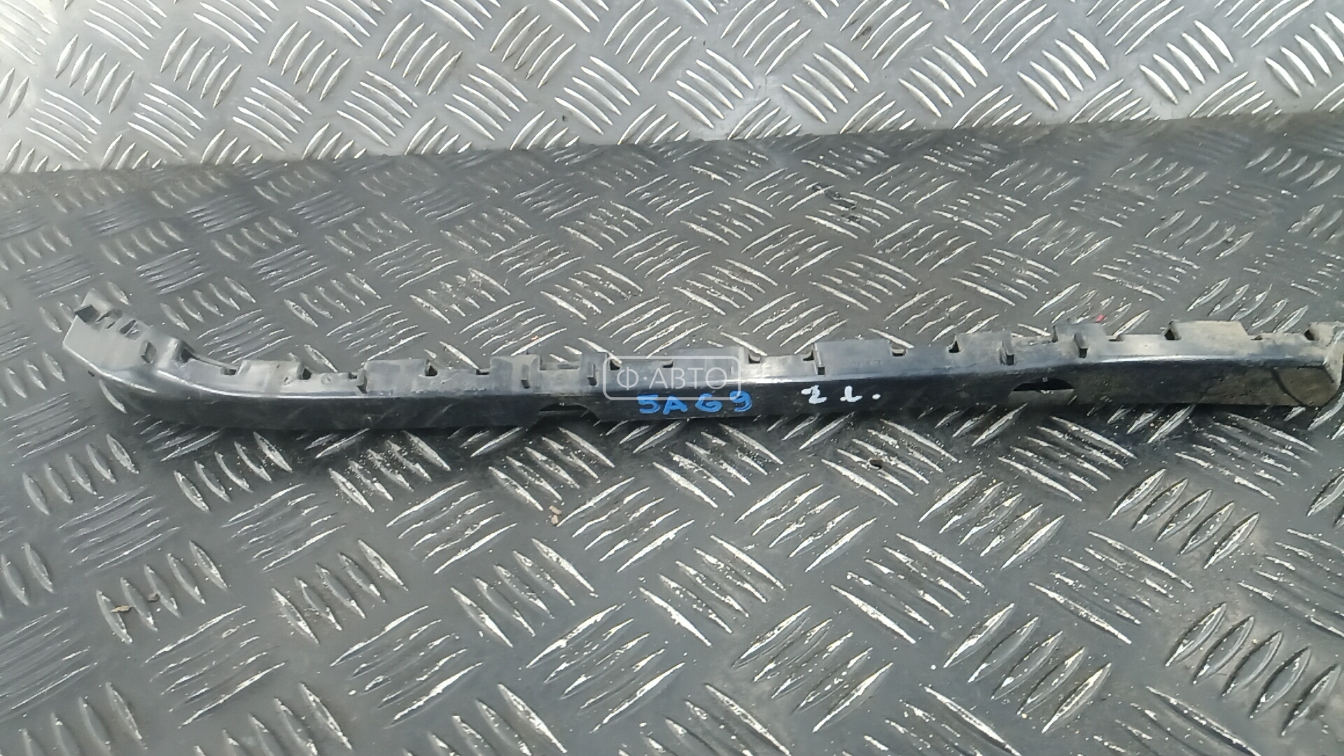 Крепление бампера заднее