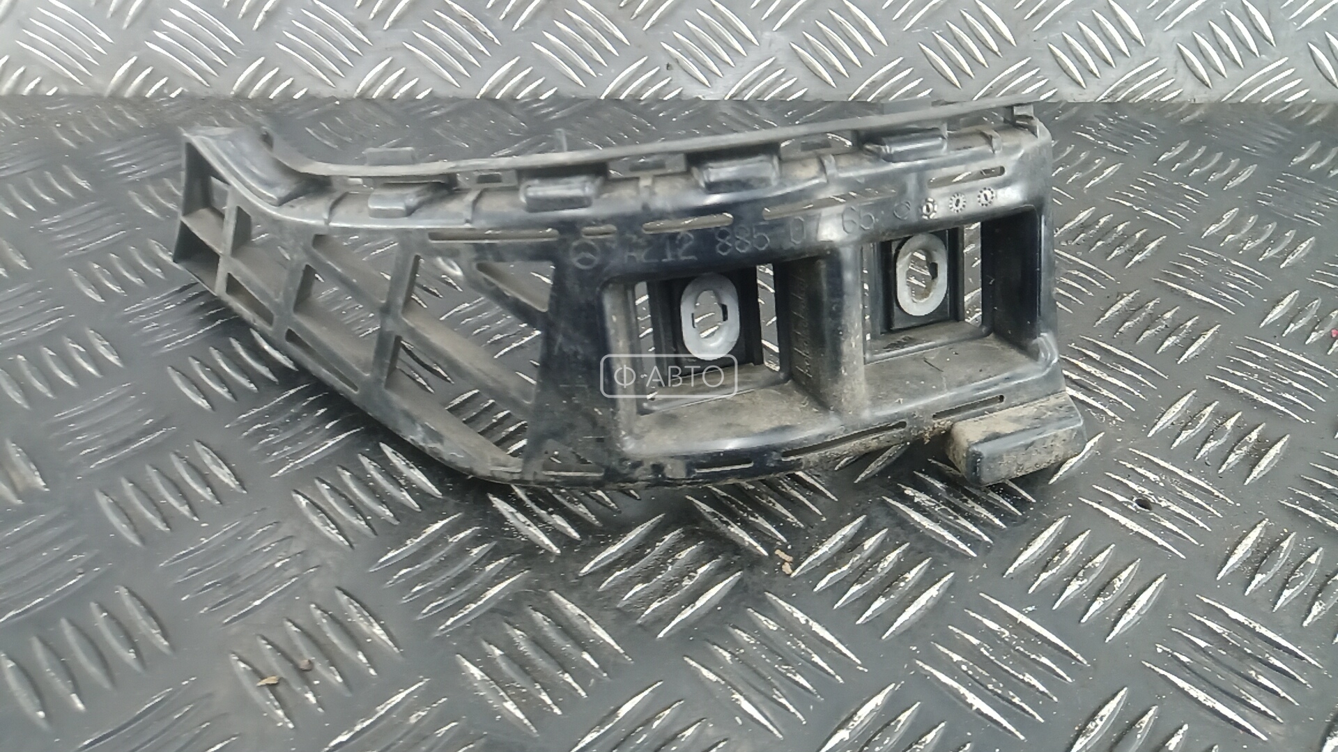 Крепление бампера заднее