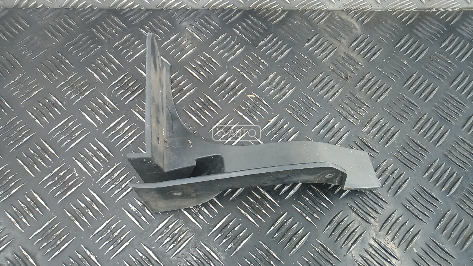 Крепление бампера заднее