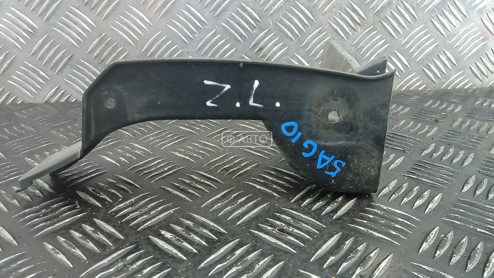 Крепление бампера заднее