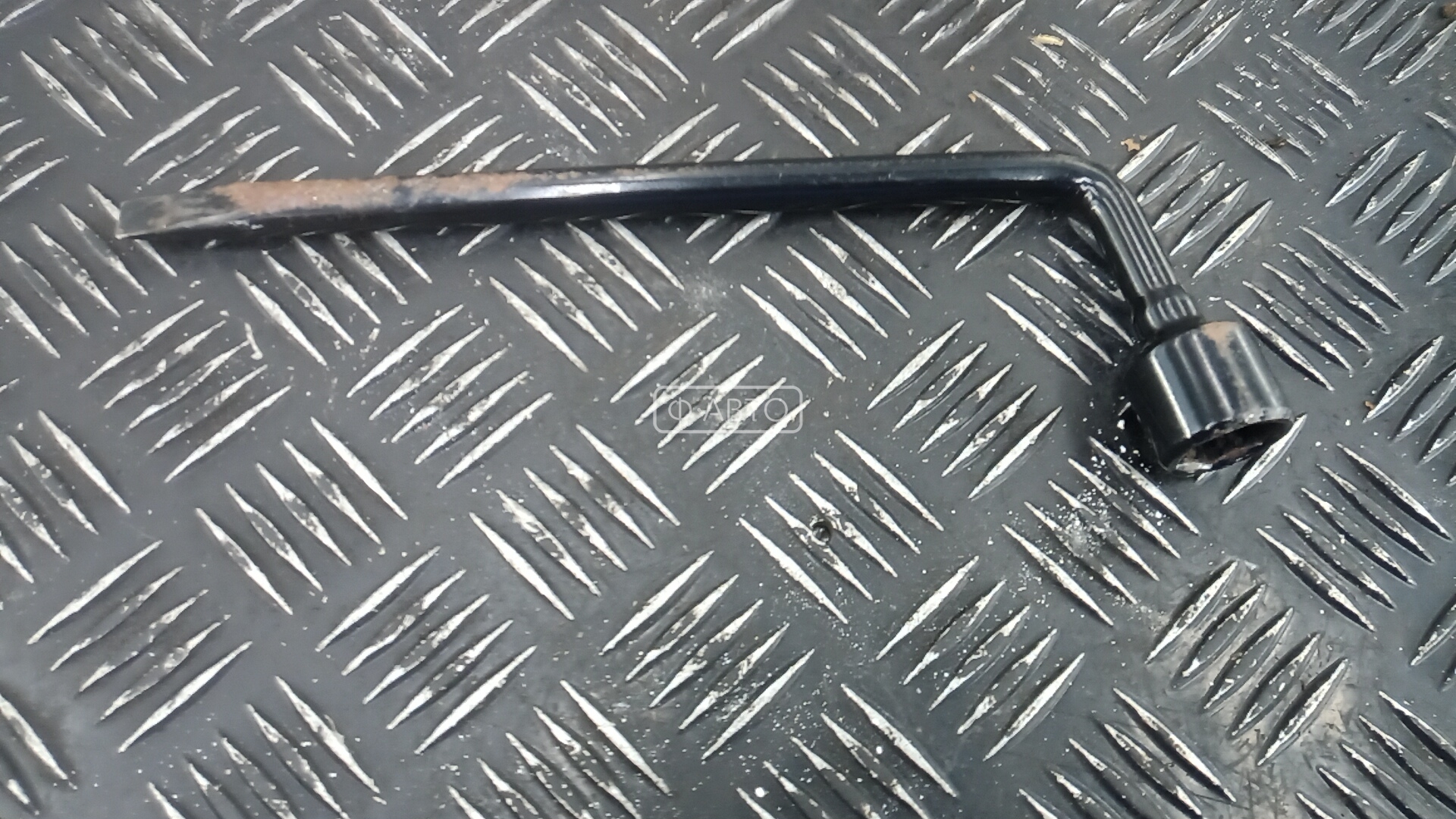 Ключ колесный