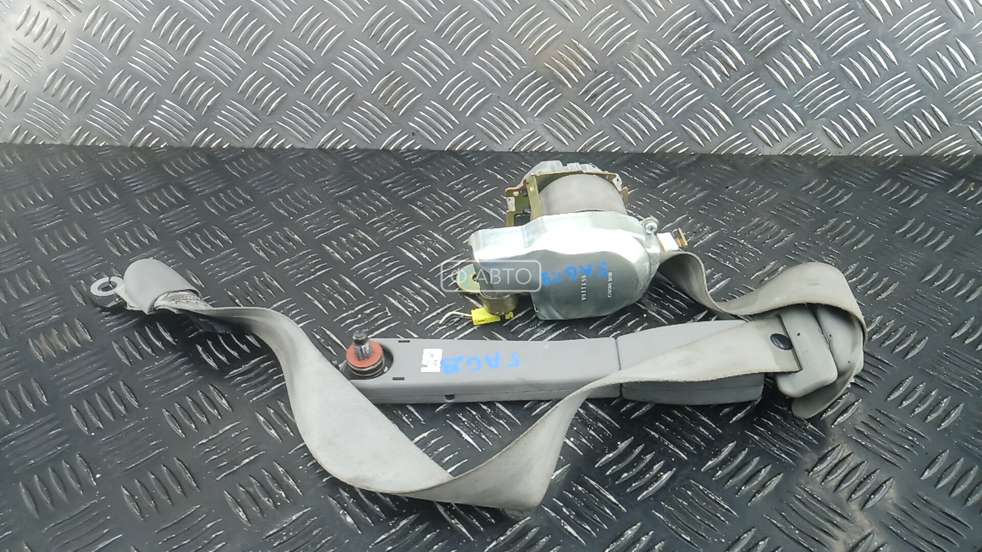 Ремень безопасности с пиропатроном сиденья переднего