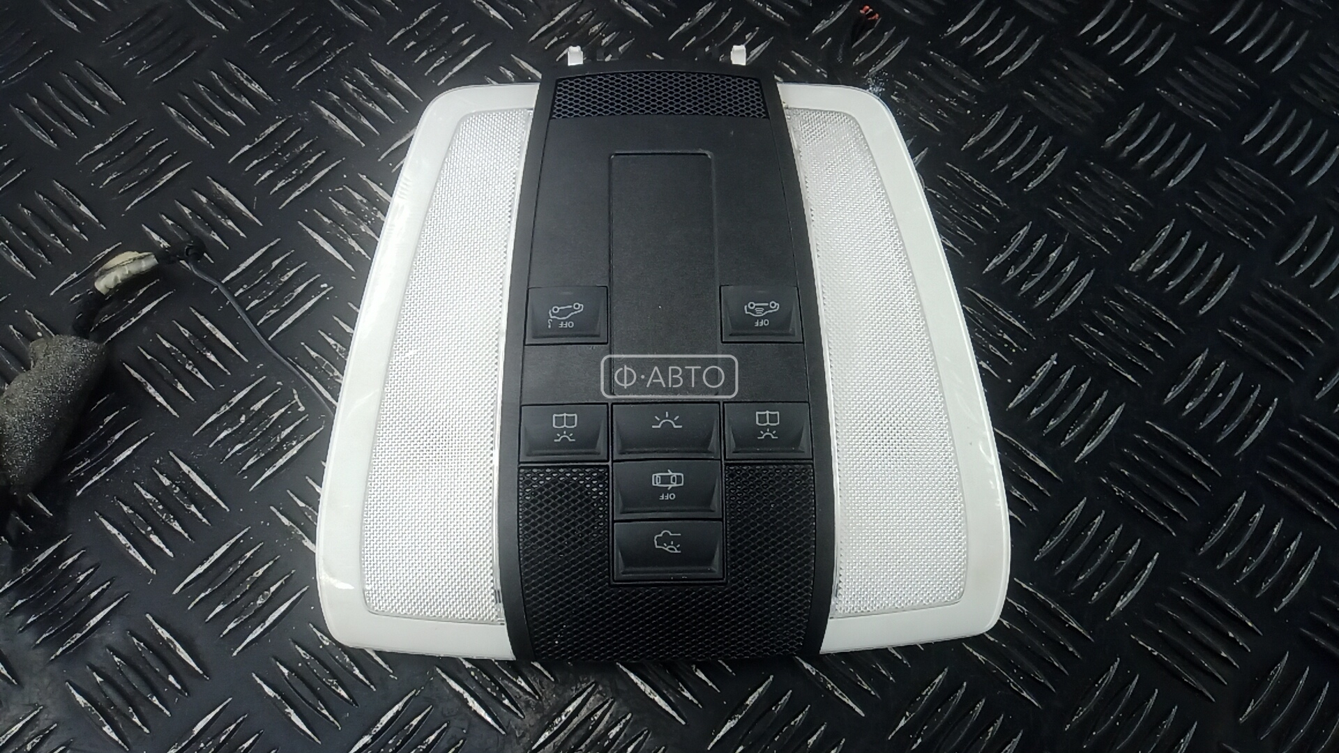 Фонарь освещения салона