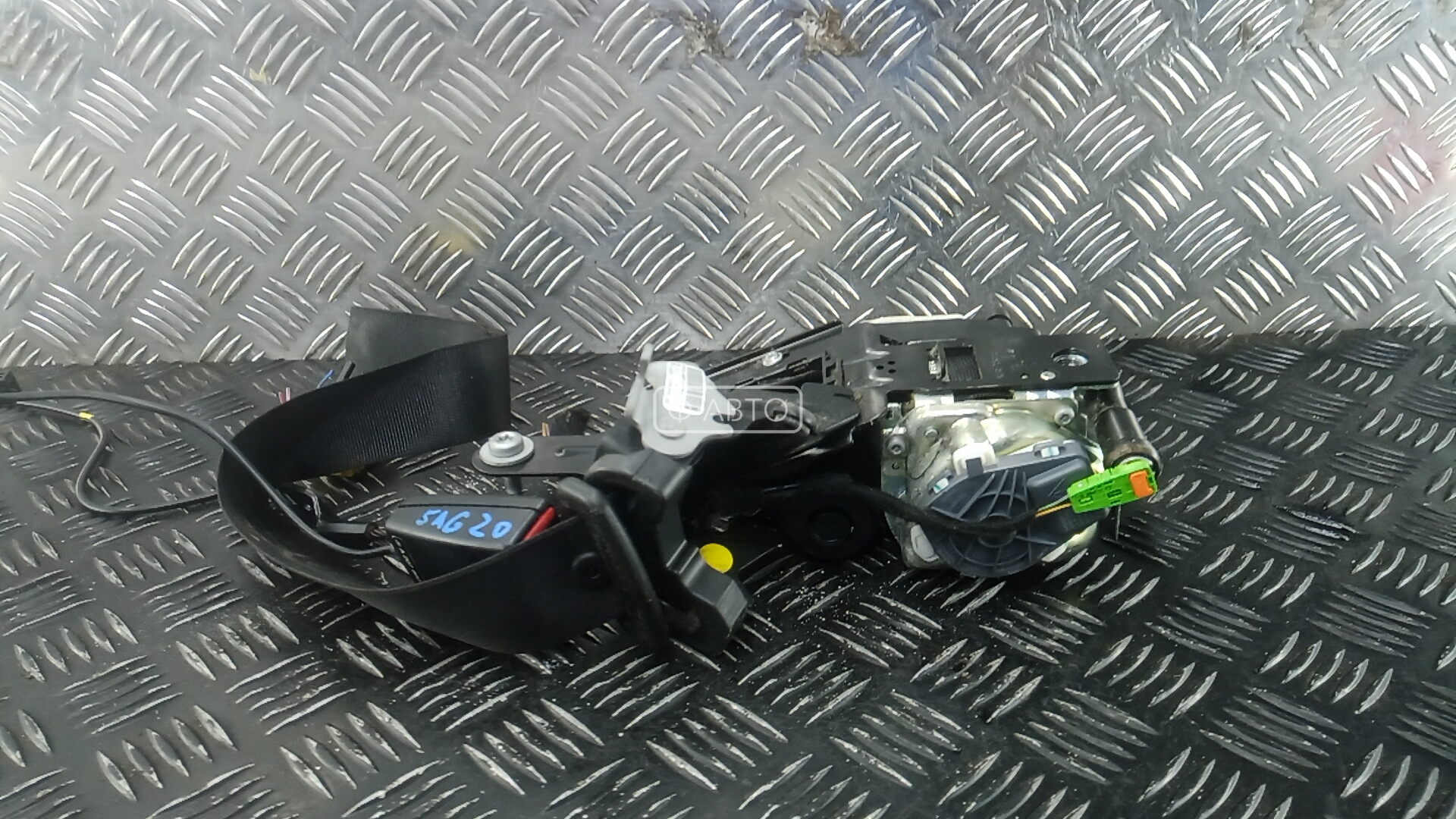 Ремень безопасности с пиропатроном сиденья переднего