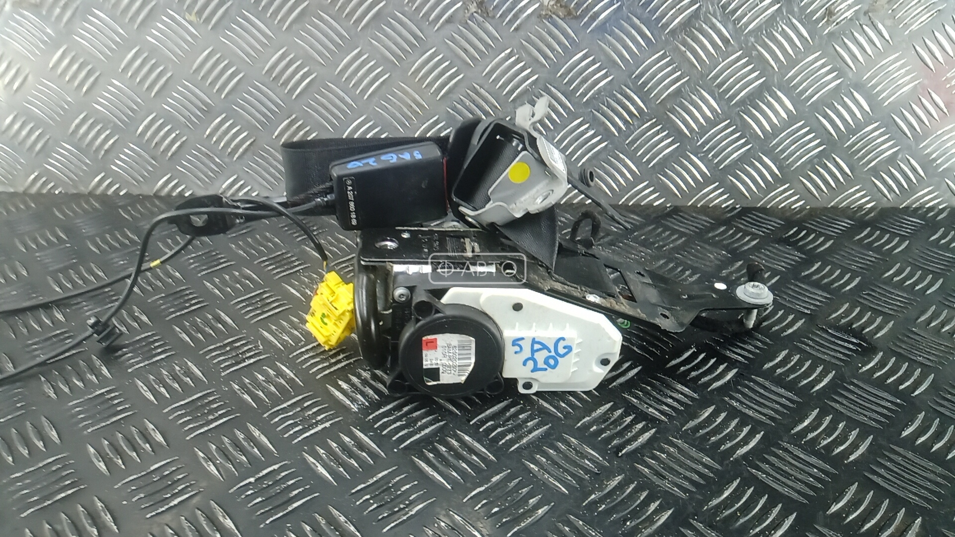 Ремень безопасности с пиропатроном сиденья переднего