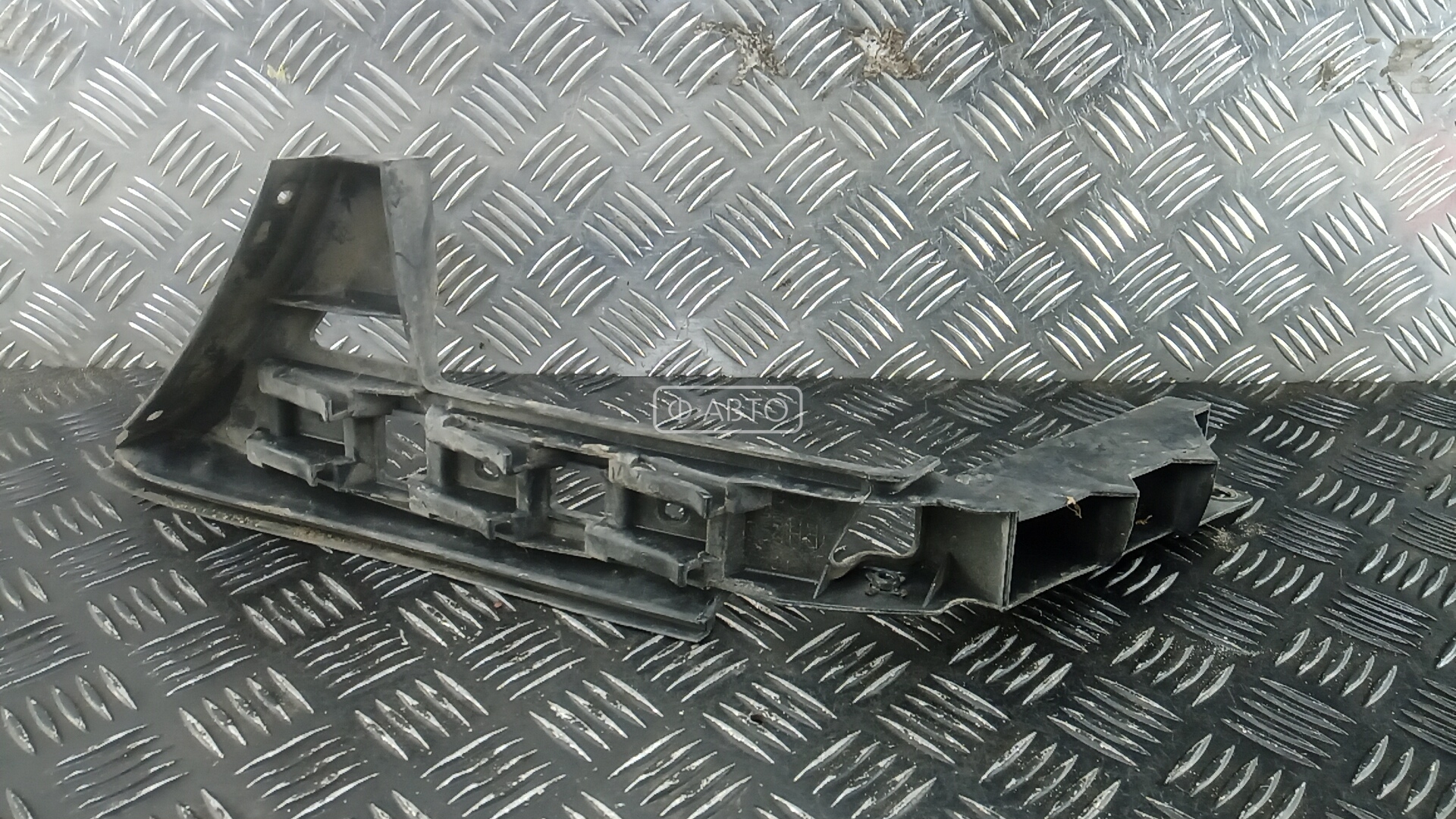 Крепление бампера заднее