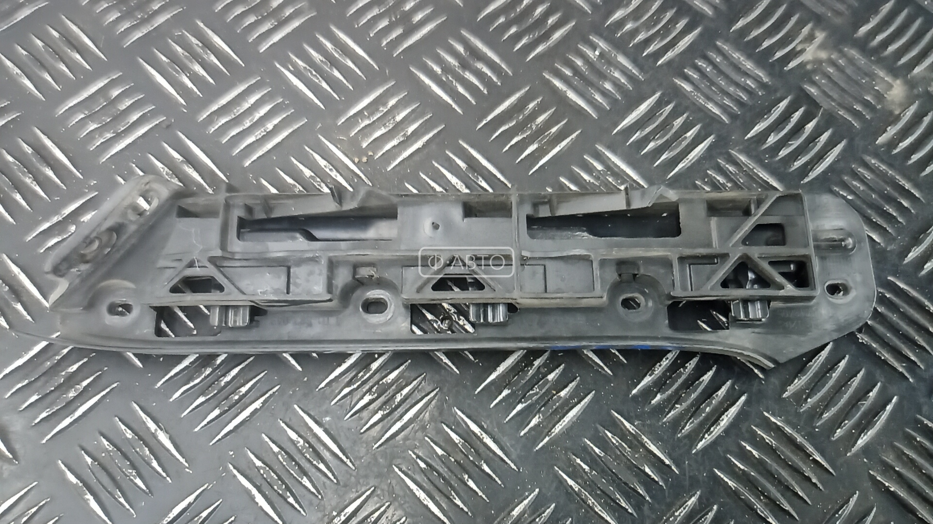 Крепление бампера заднее