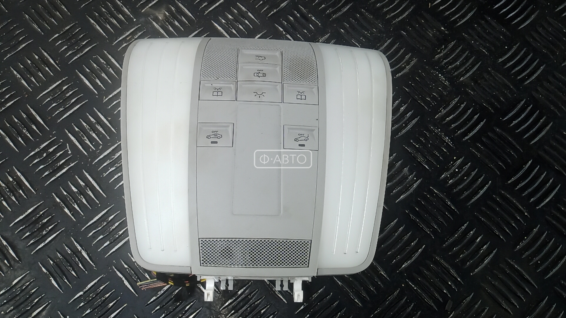 Фонарь освещения салона