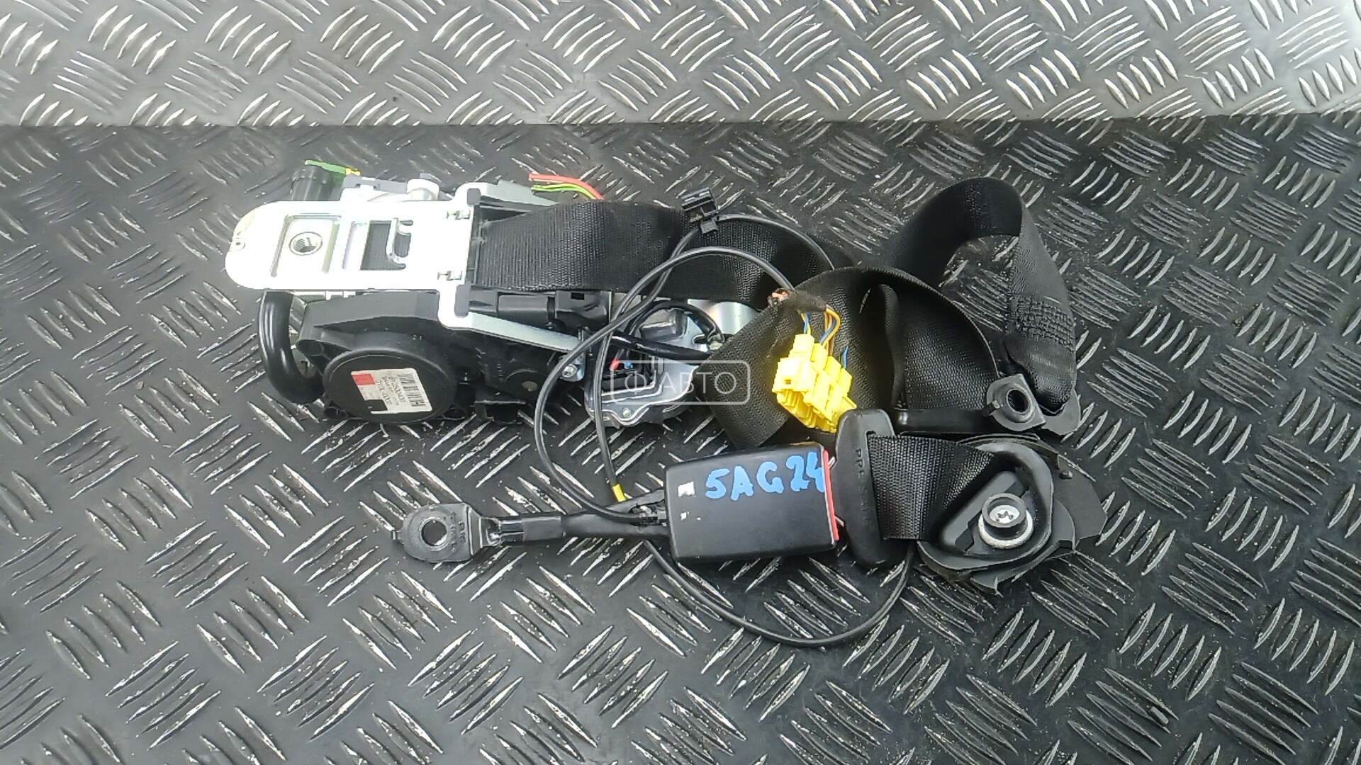 Ремень безопасности с пиропатроном сиденья переднего