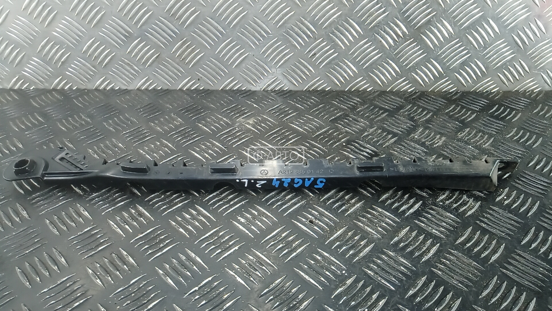 Крепление бампера заднее