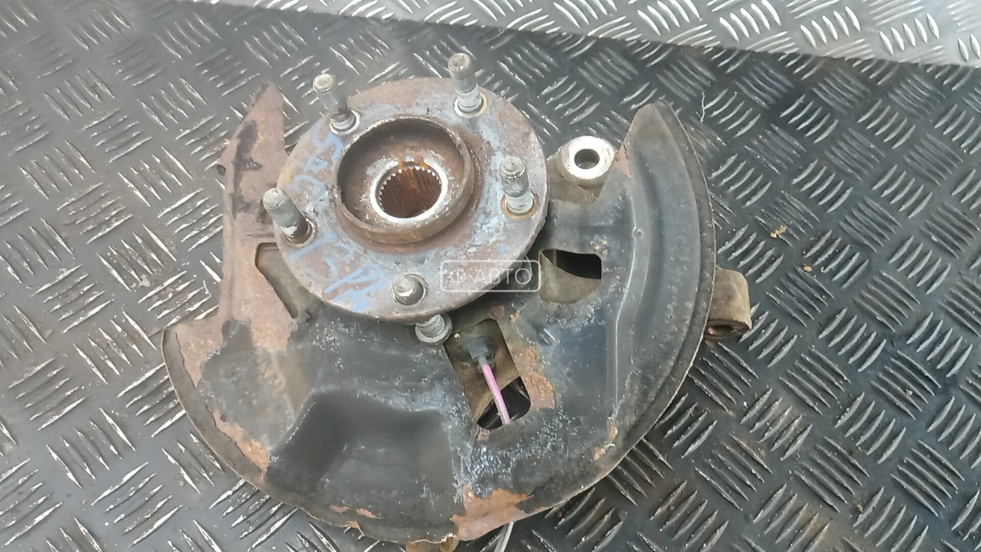 Ступица передняя левая