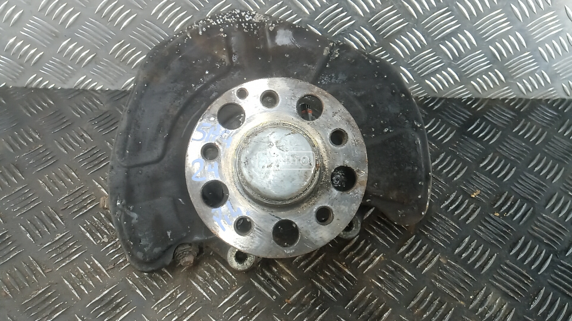 Ступица передняя левая