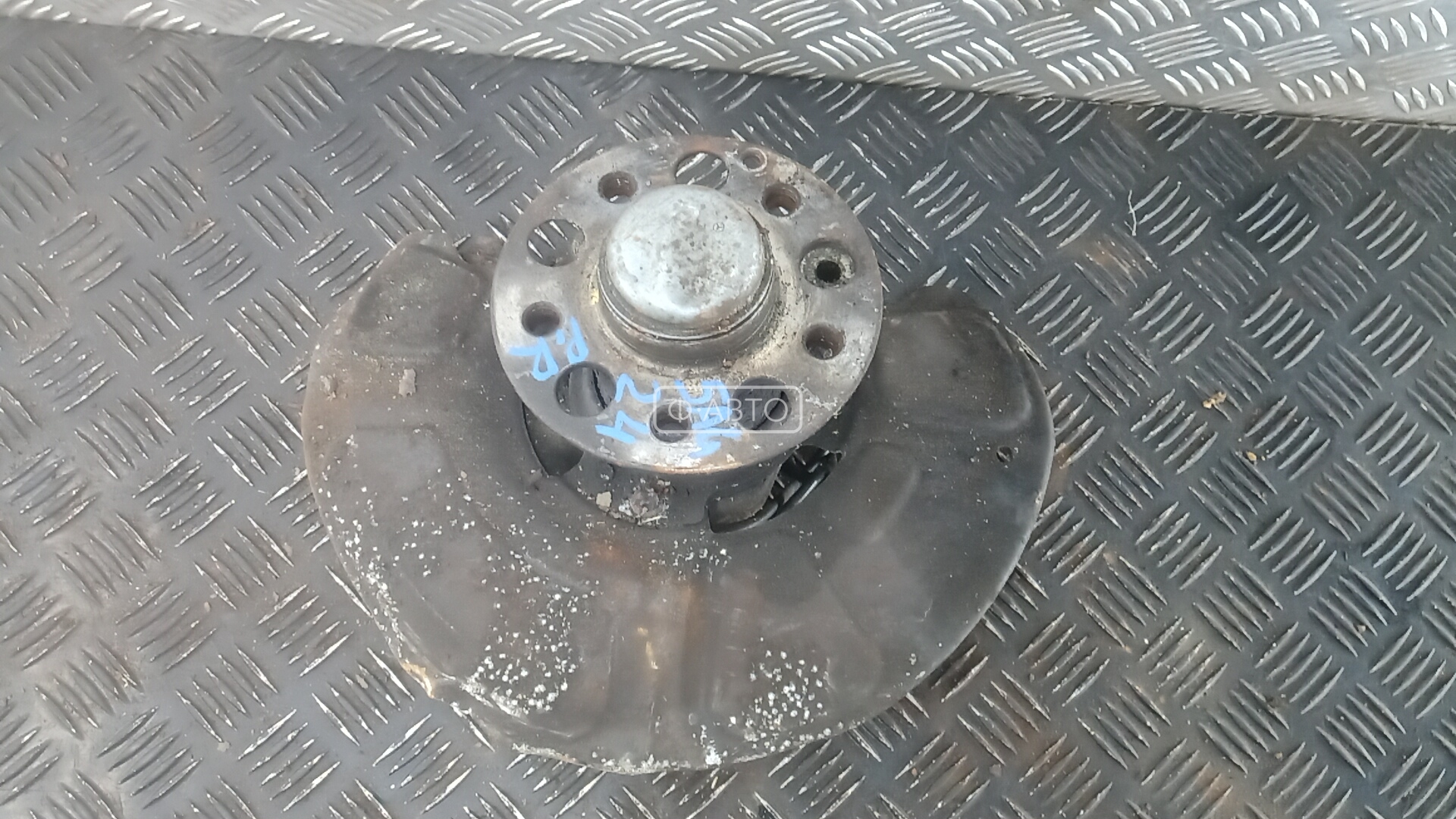 Ступица передняя правая