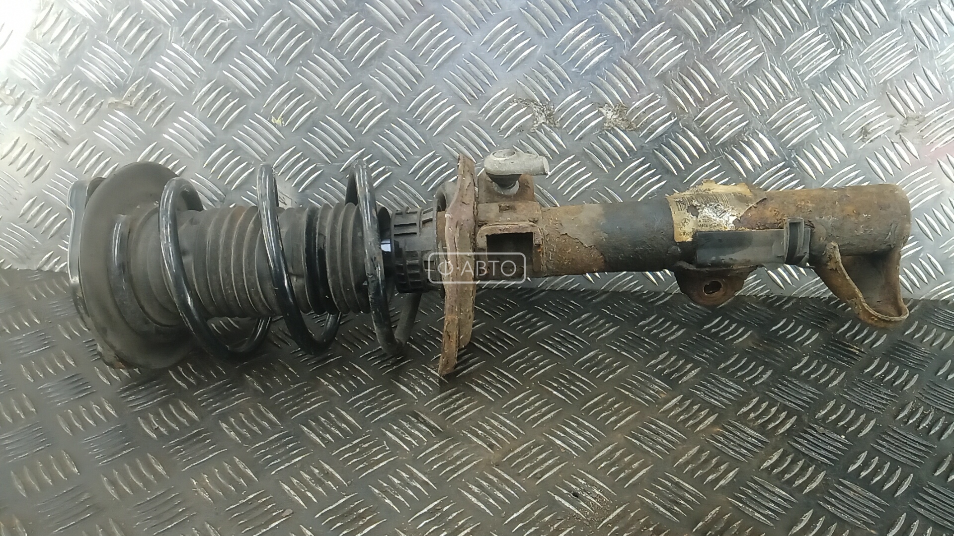 Стойка передняя правая