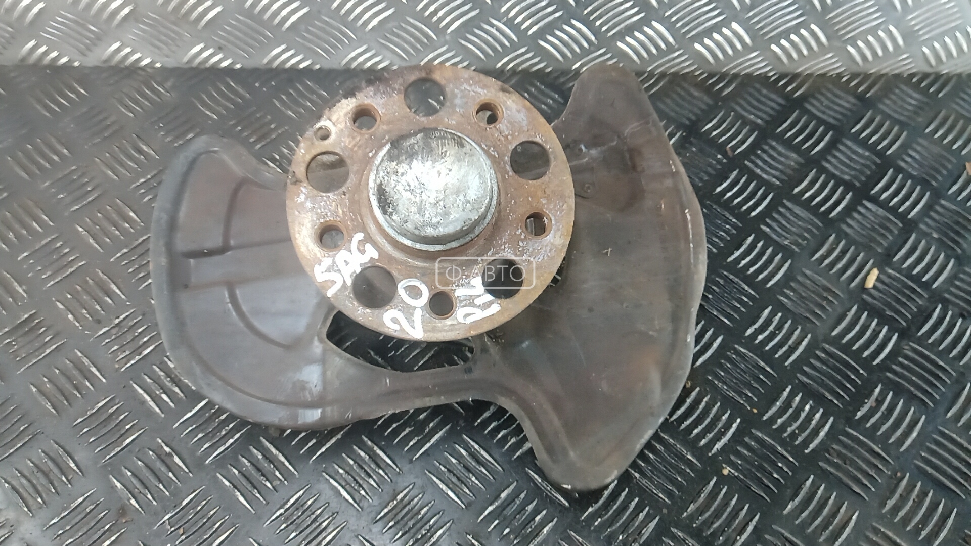 Ступица передняя левая