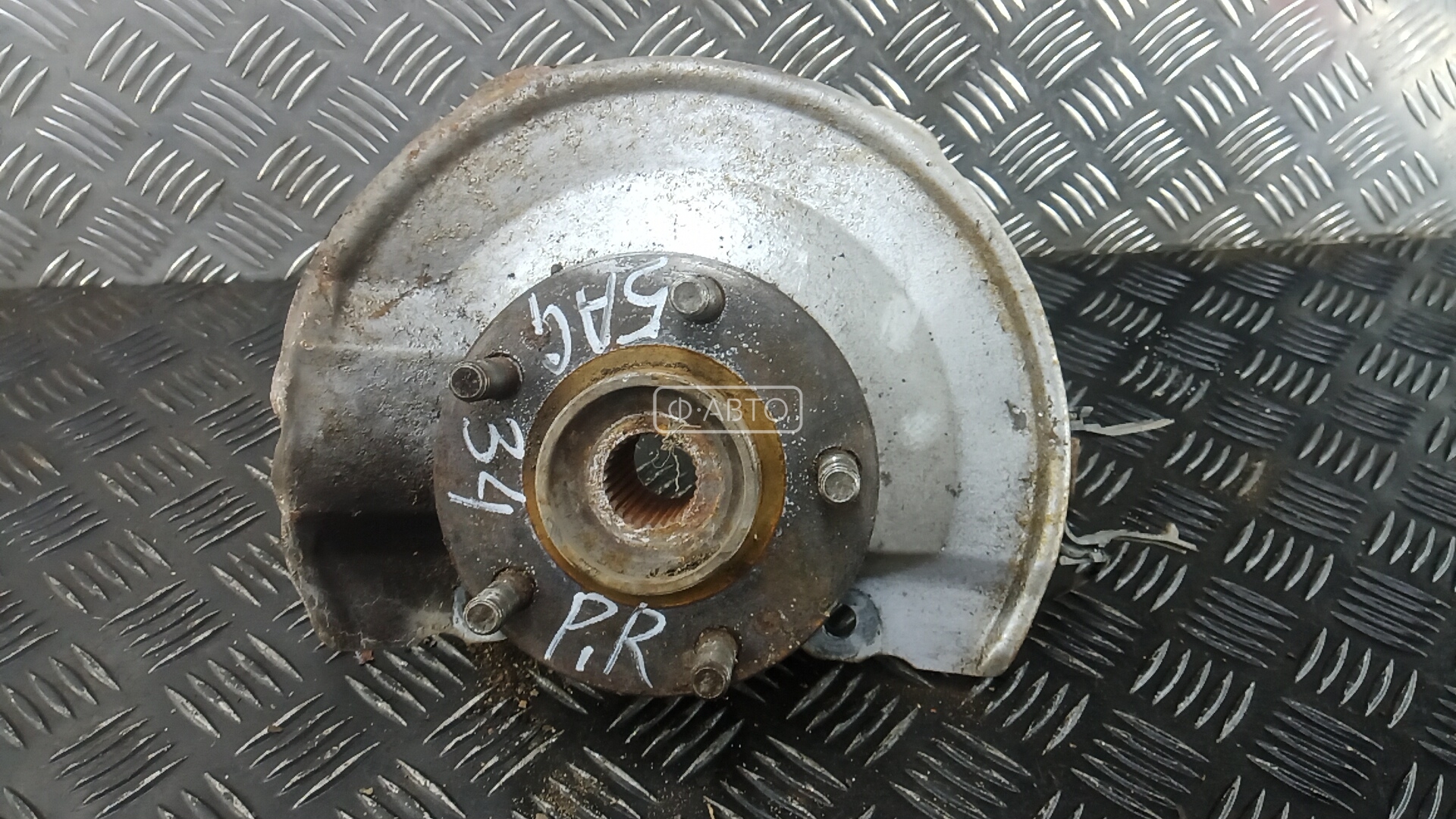 Ступица передняя правая