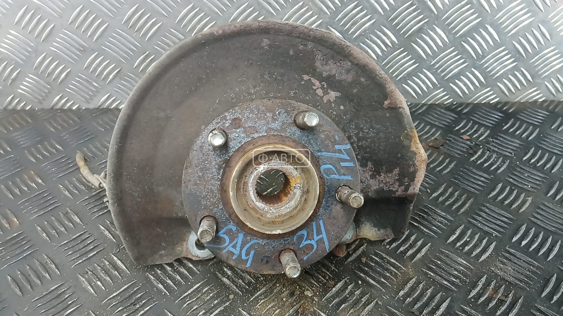 Ступица передняя левая