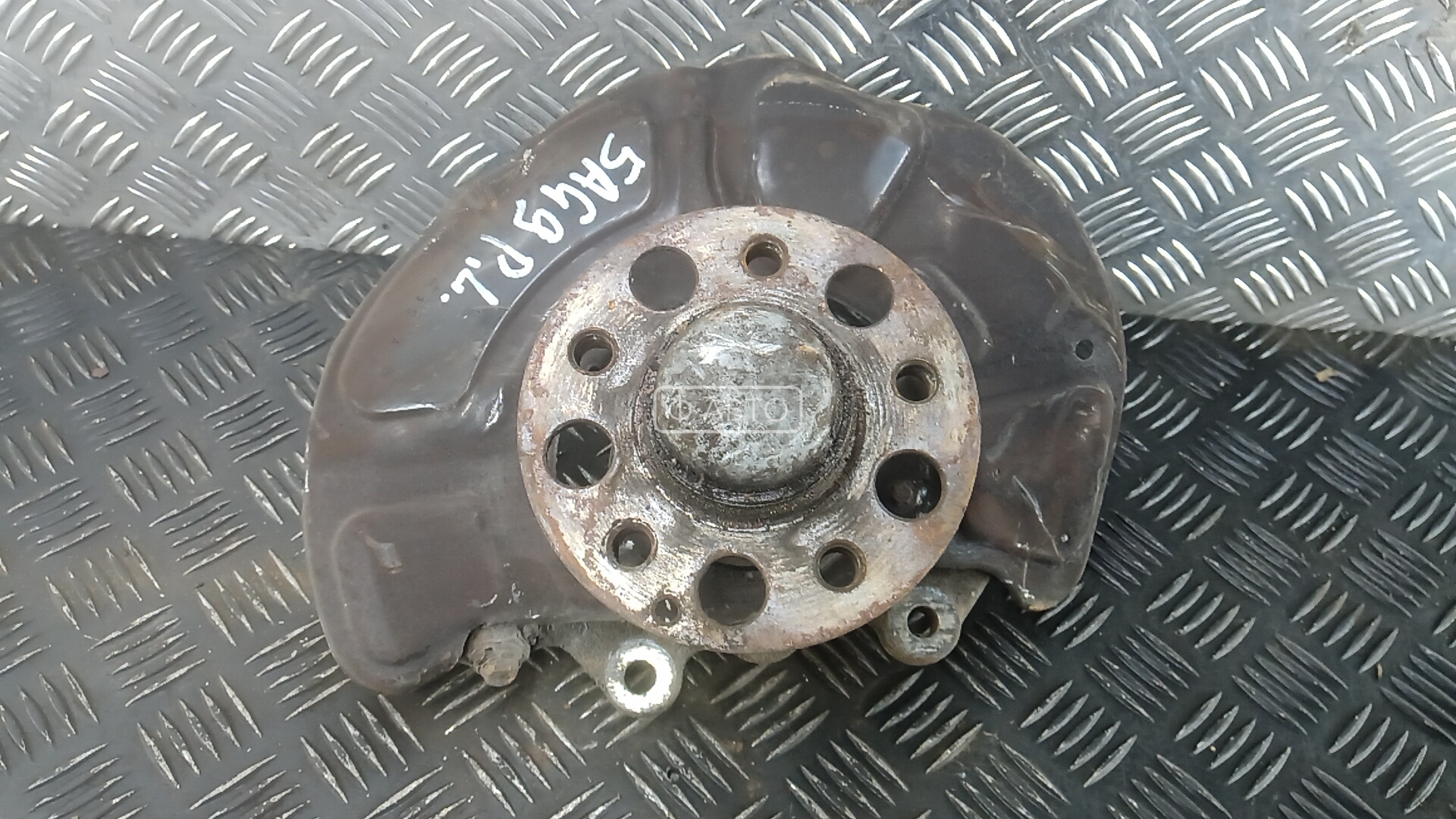 Ступица передняя левая