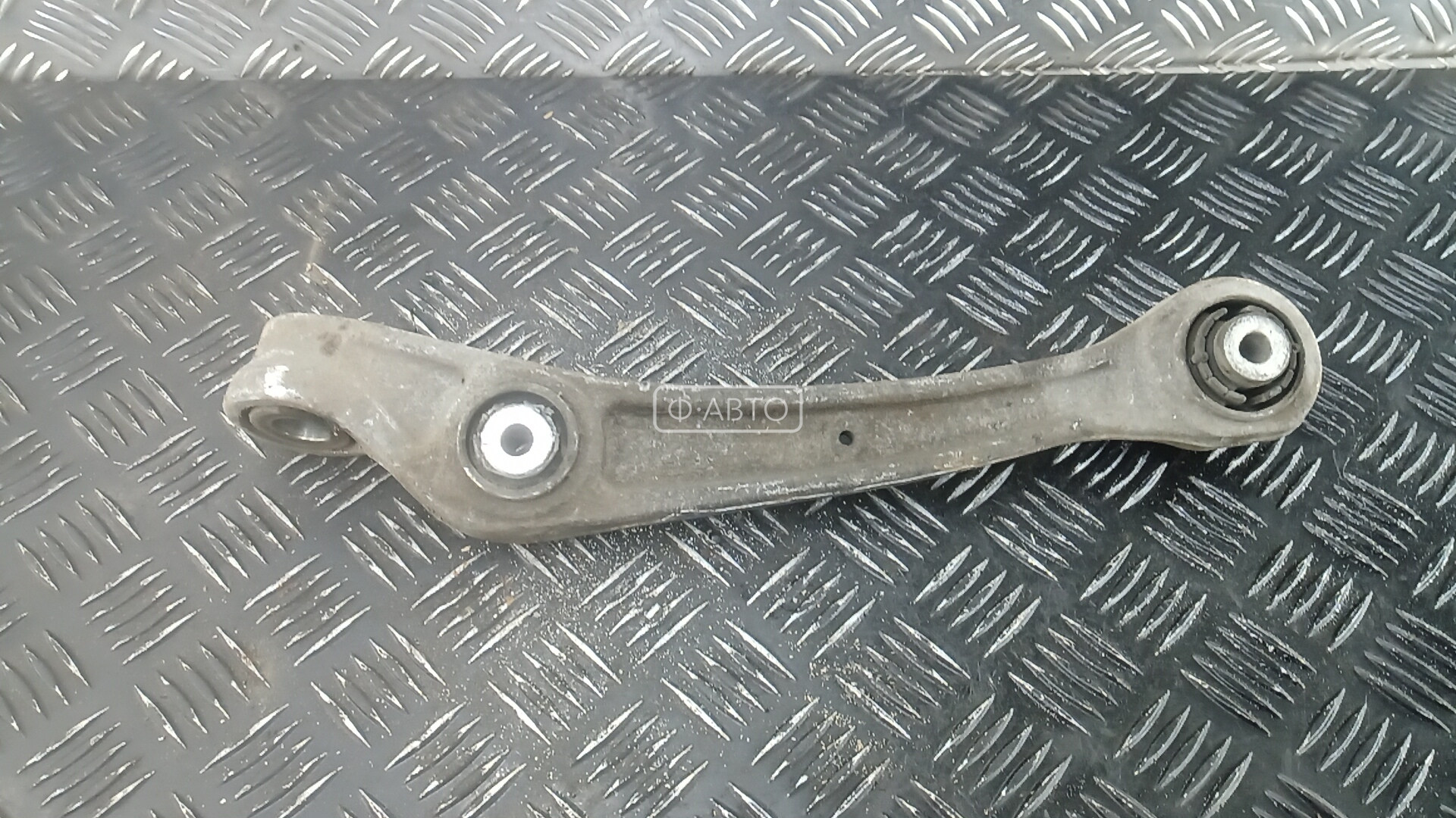 Рычаг передний нижний левый